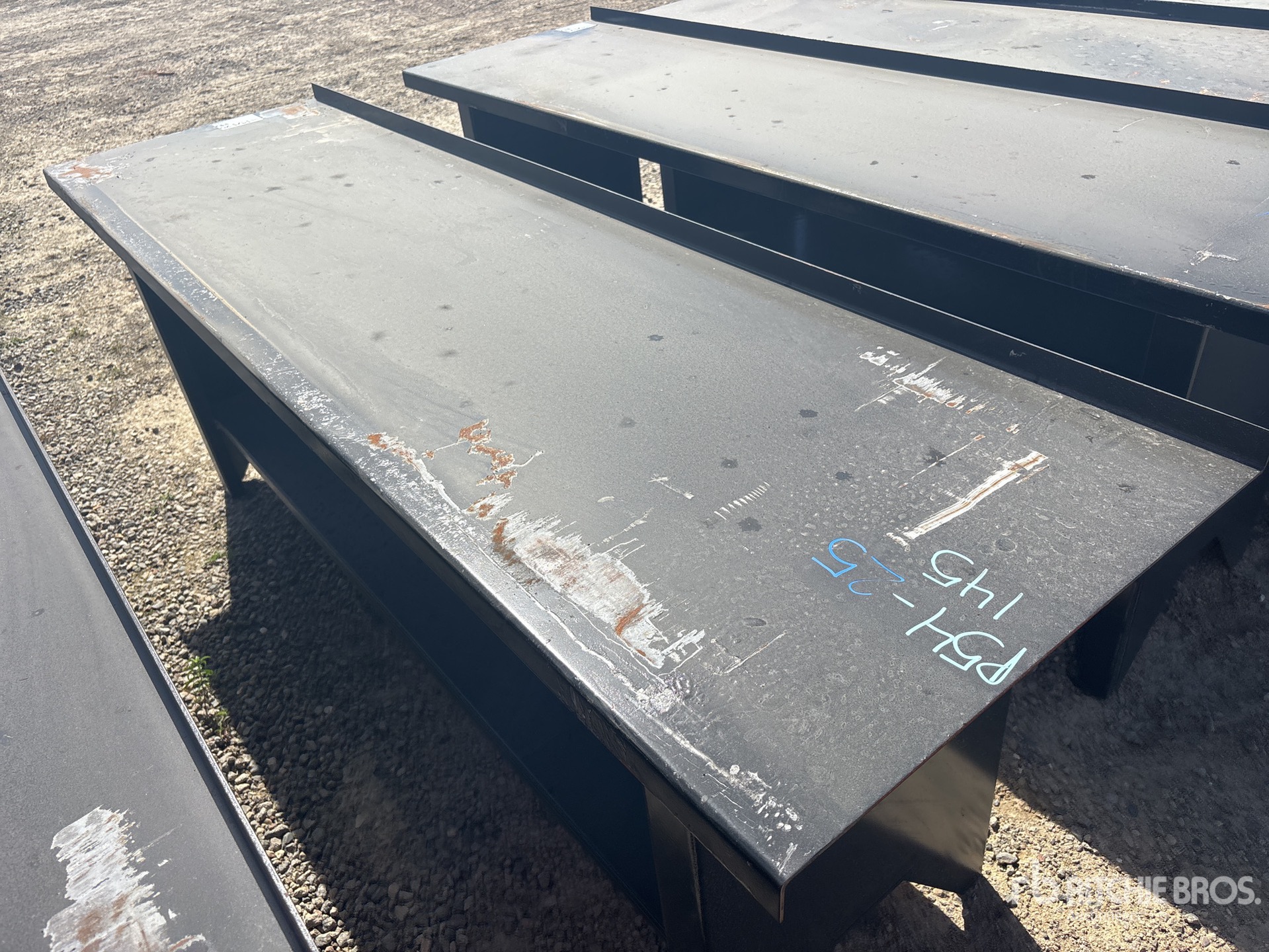 General Appearance with Foto, angolo anteriore sinistro