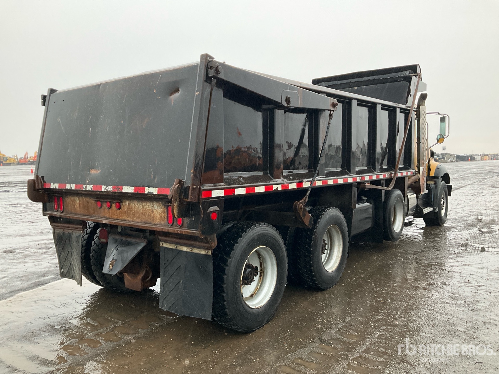 Aspect général with Image, coin arrière droit