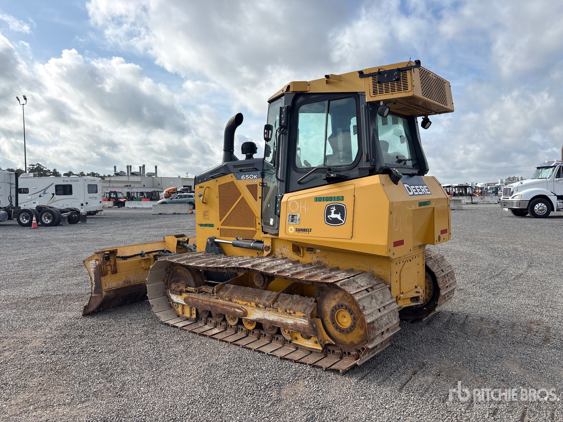 General Appearance with Foto, angolo posteriore sinistro