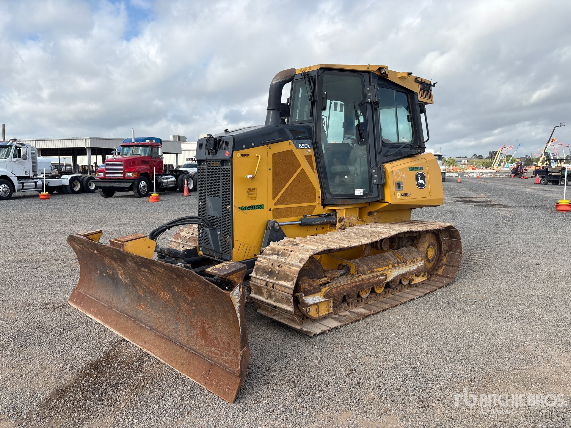 General Appearance with Foto, angolo anteriore sinistro