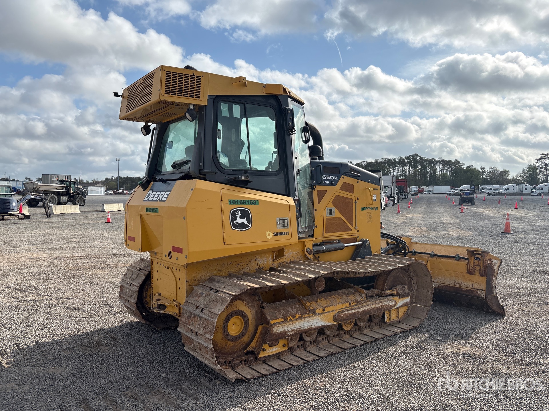 General Appearance with Foto, angolo anteriore sinistro