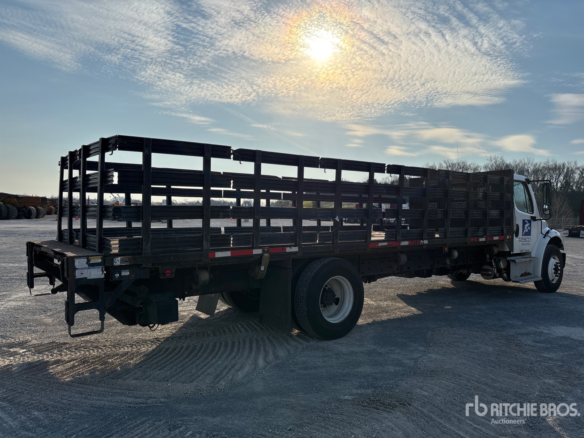 General Appearance with Foto, angolo anteriore sinistro