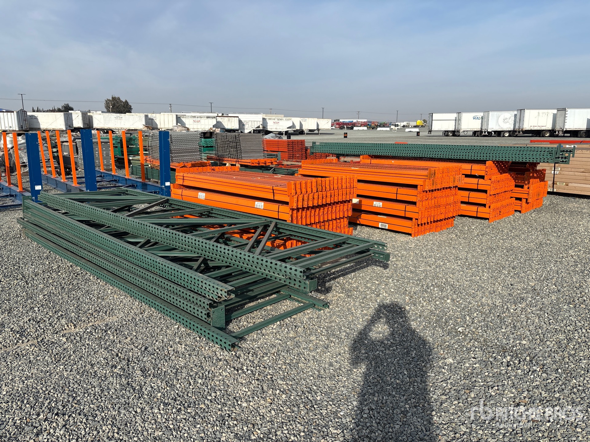 General Appearance with Bild, Ecke vorne links