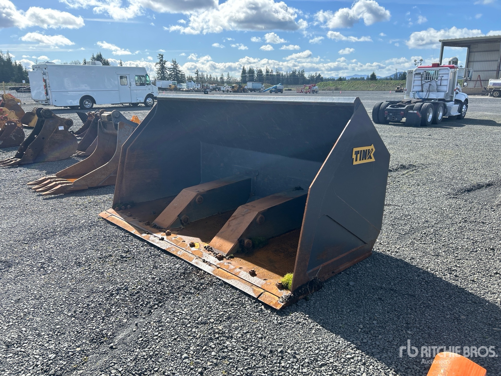 General Appearance with Bild, Ecke vorne links