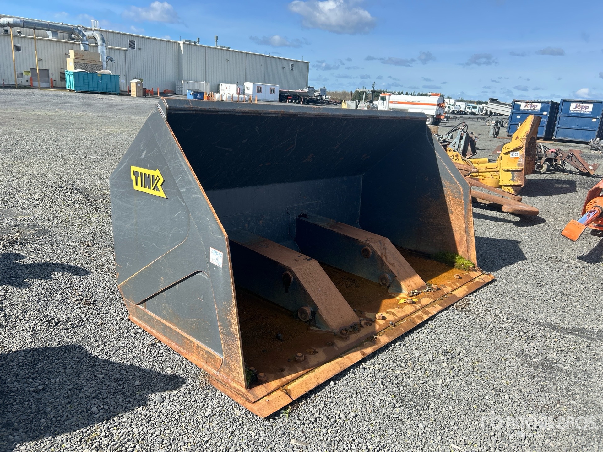 General Appearance with Bild, Ecke vorne rechts