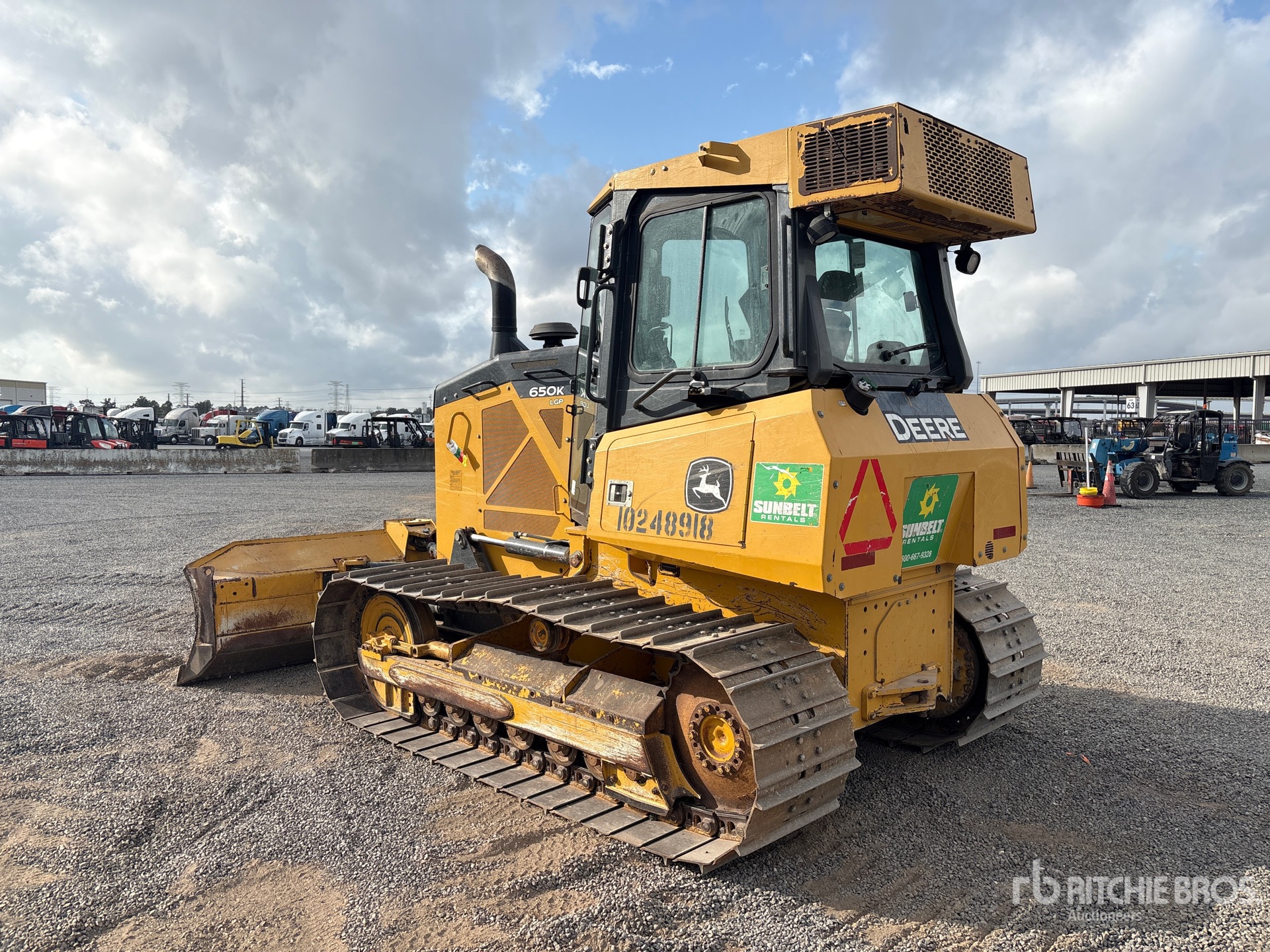 General Appearance with Foto, angolo posteriore sinistro