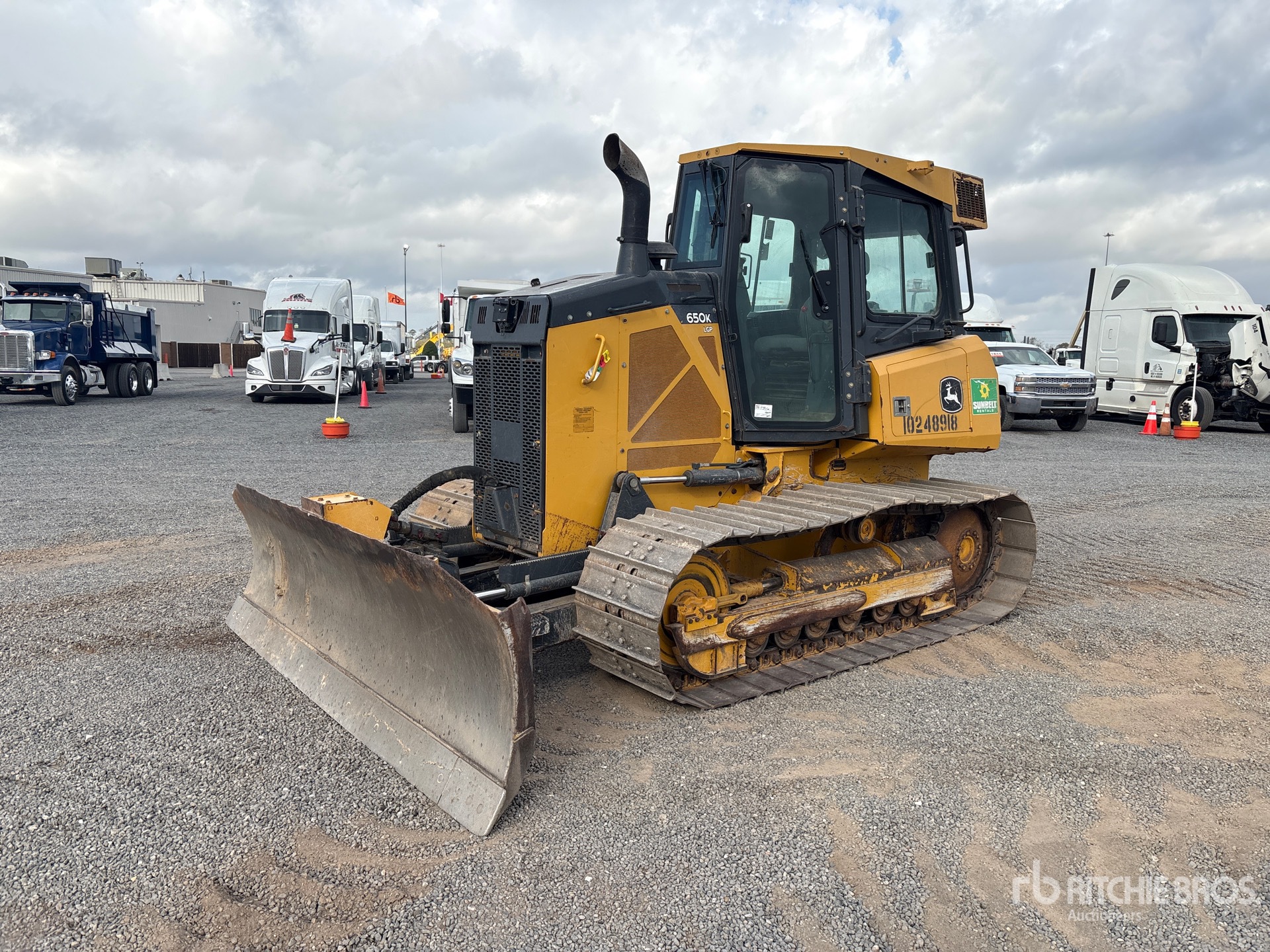 General Appearance with Foto, angolo anteriore sinistro