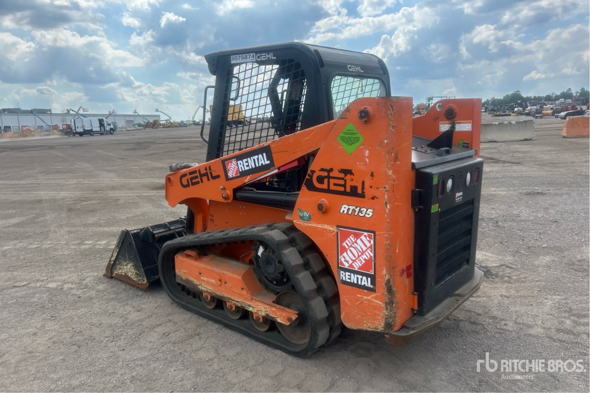 General Appearance with Foto, angolo posteriore sinistro