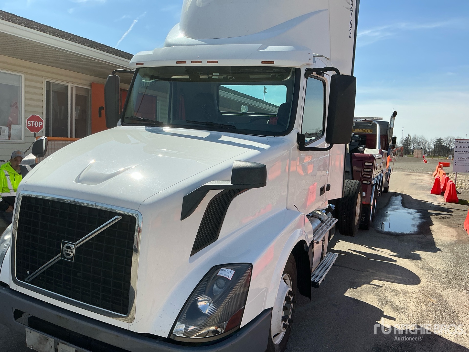 2017 Volvo VNL
