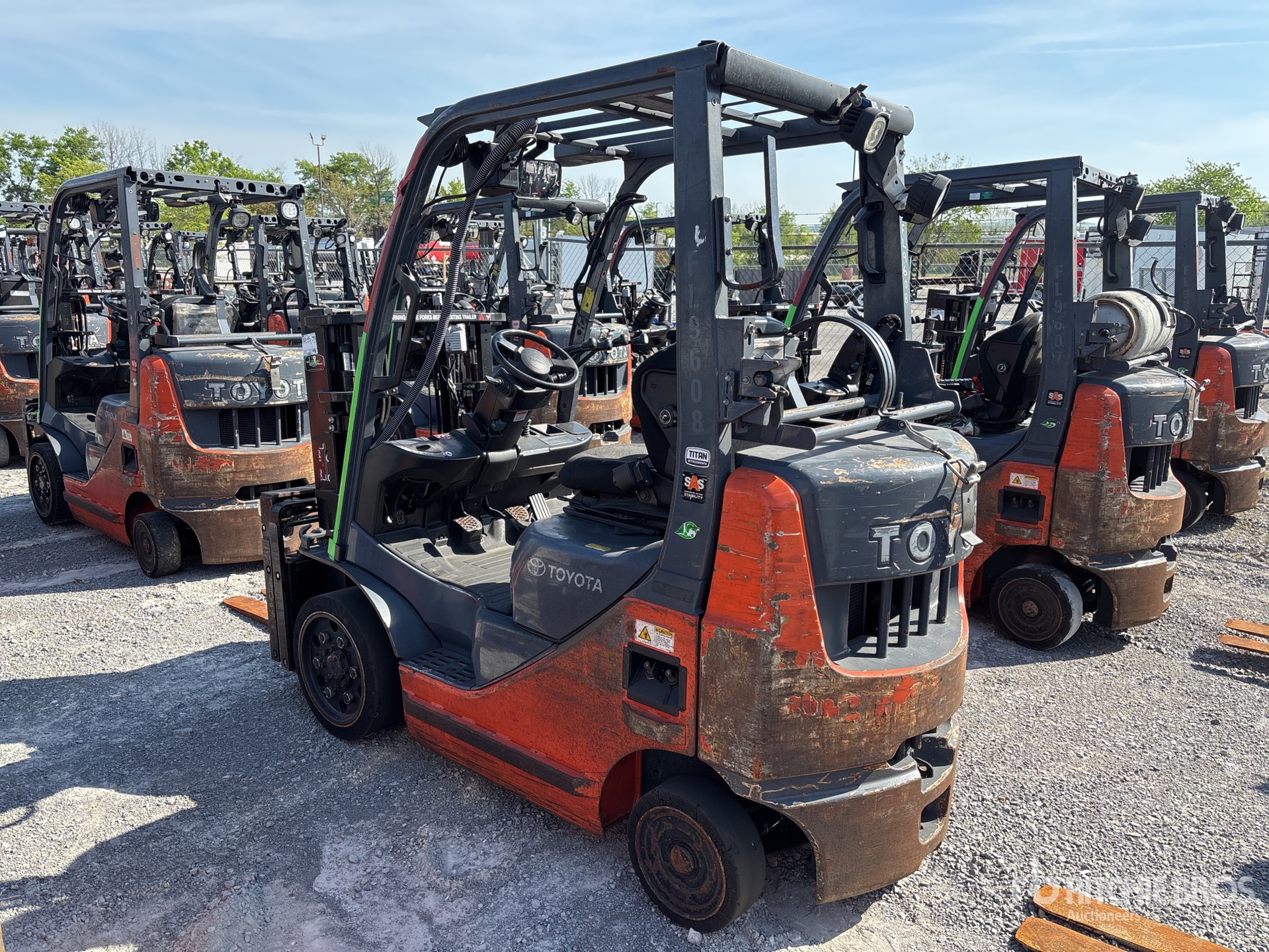 General Appearance with Picture, Left Rear Corner