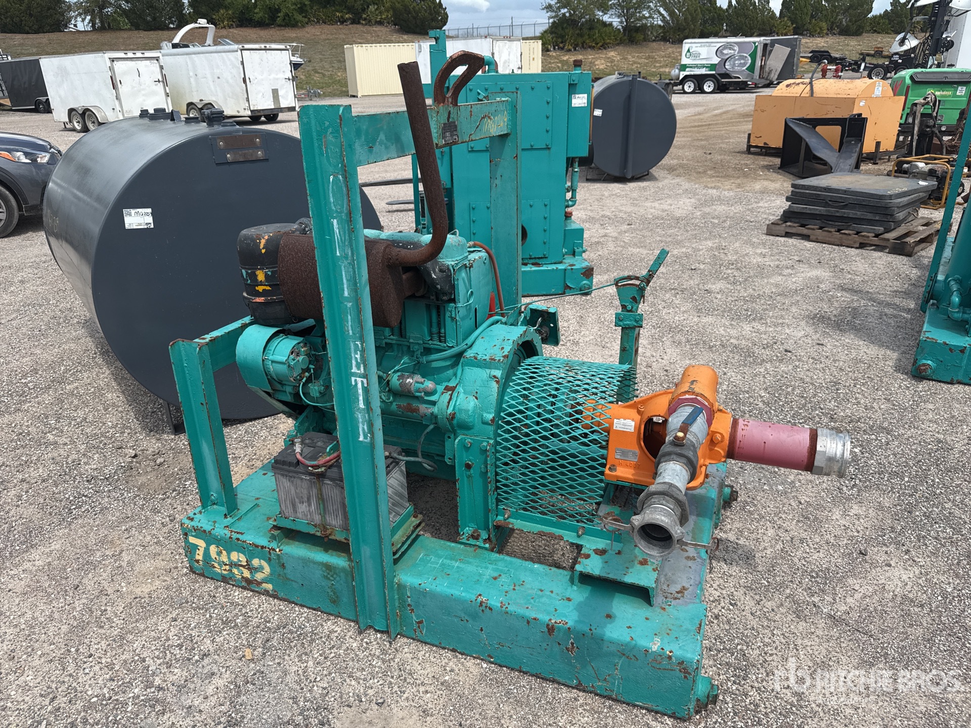 General Appearance with Bild, Ecke vorne links