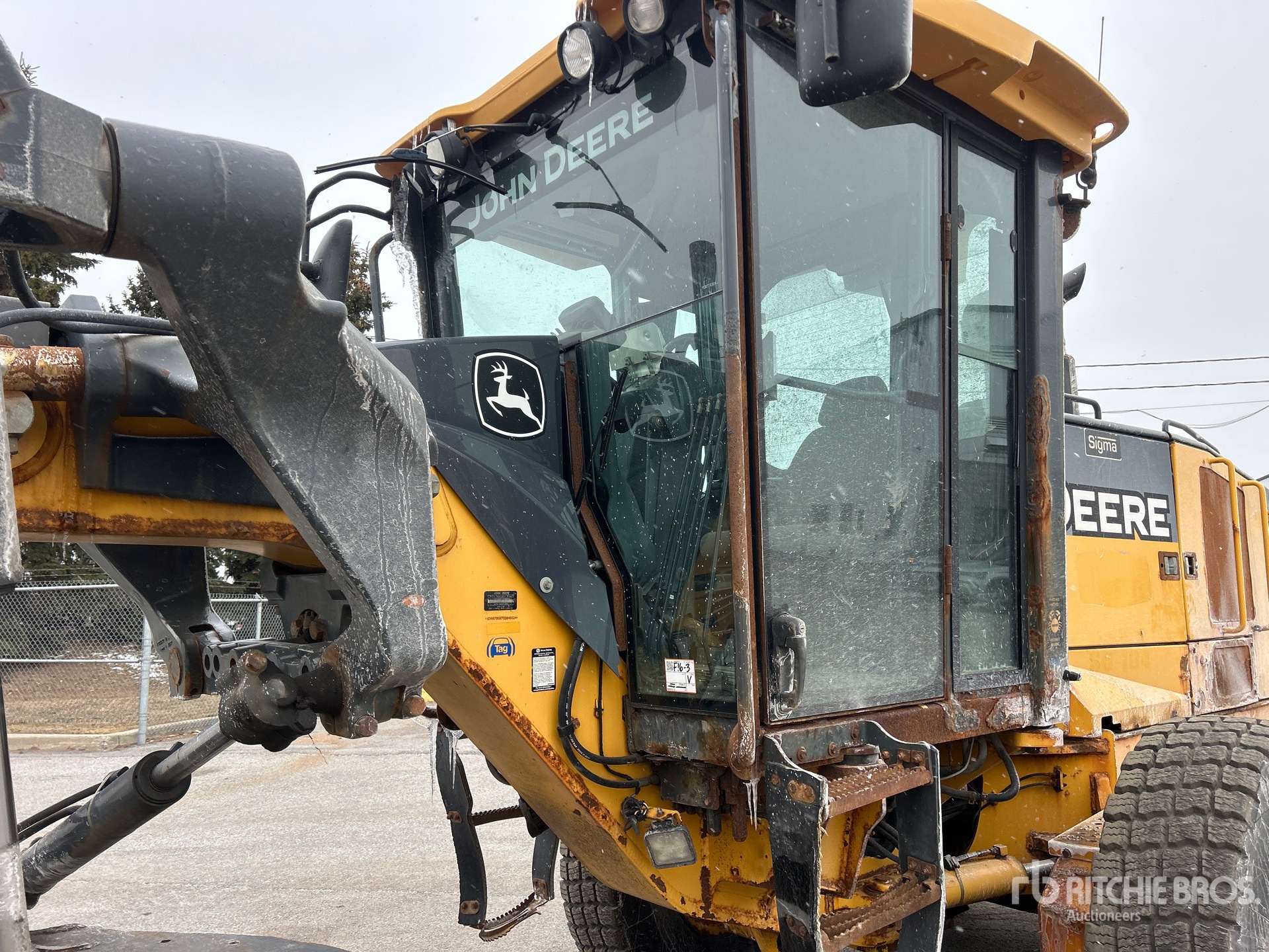 2013 John Deere 670G
