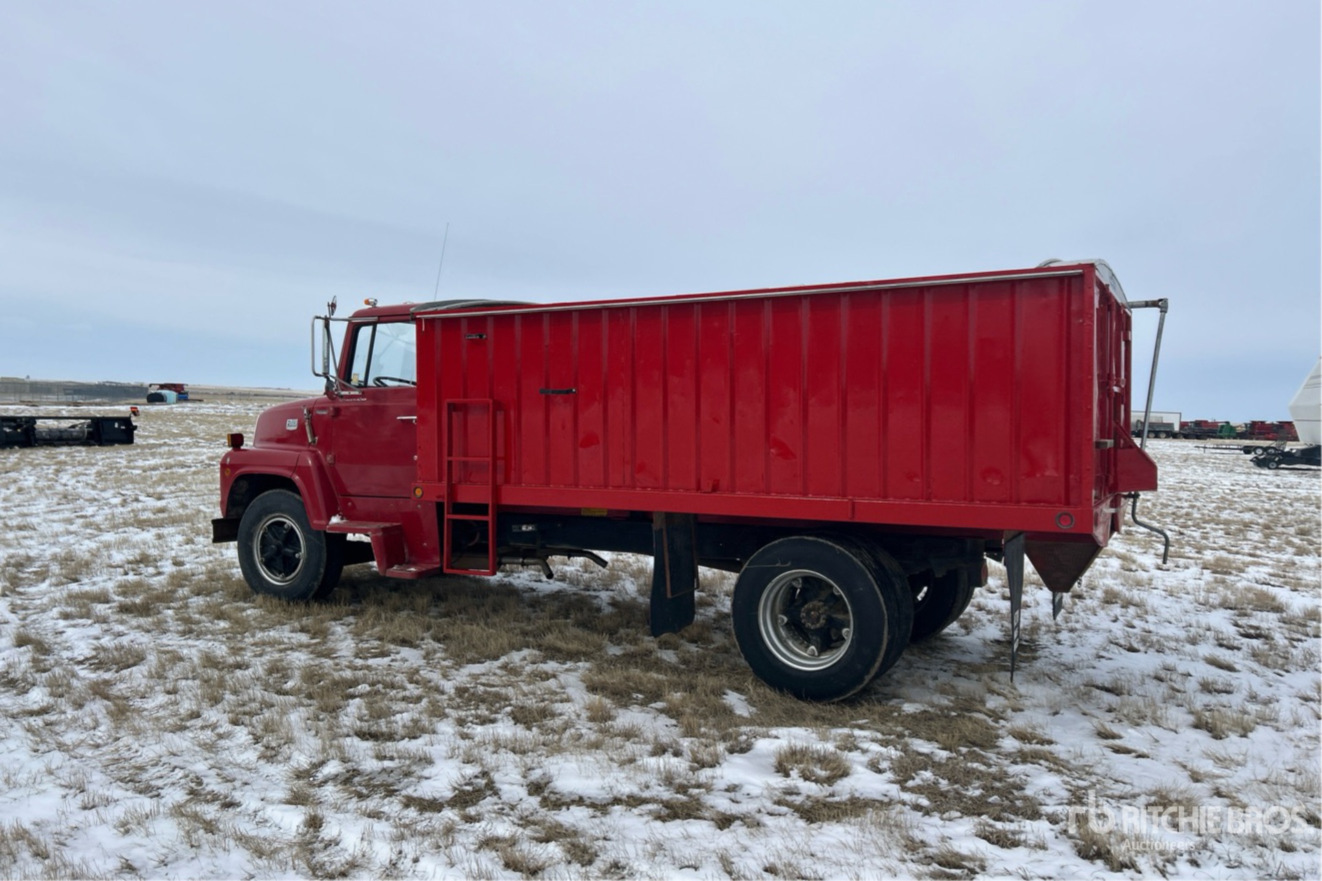 General Appearance with Foto, angolo posteriore sinistro