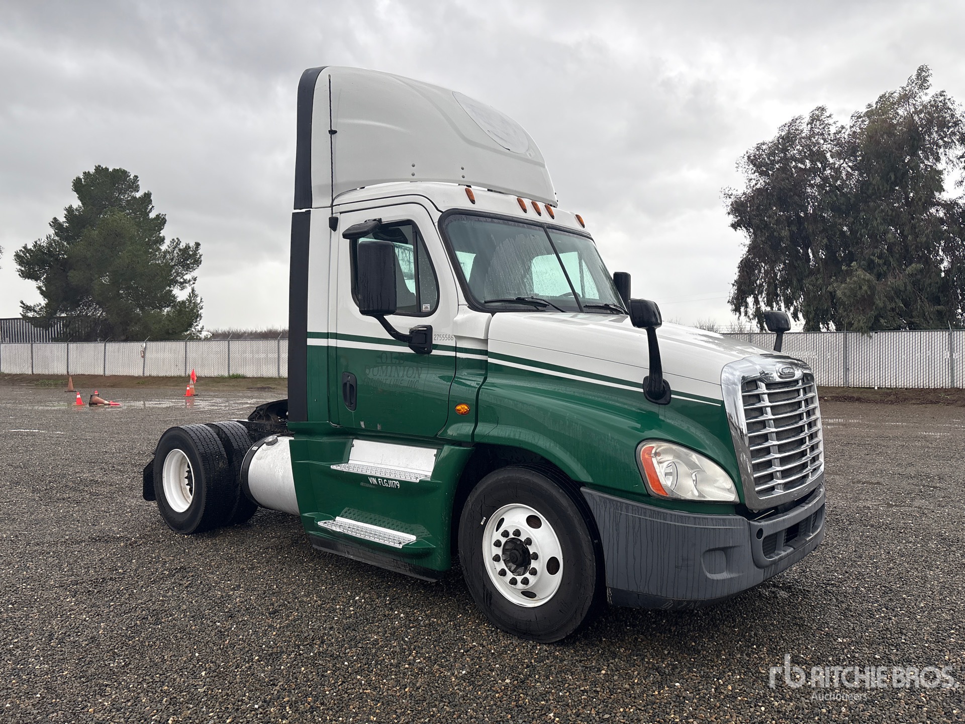 General Appearance with Image, coin avant droit