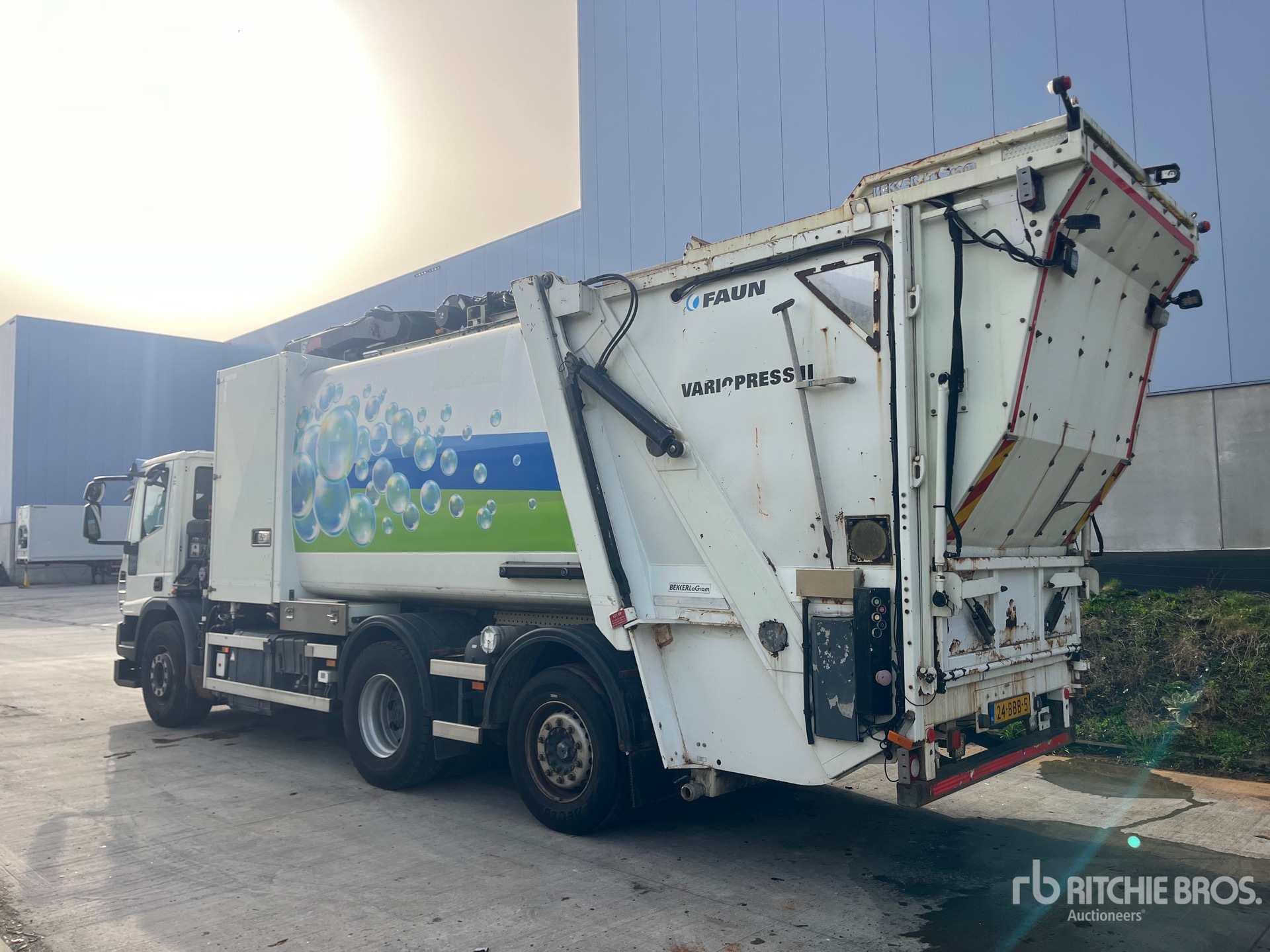 General Appearance with Picture, Left Rear Corner