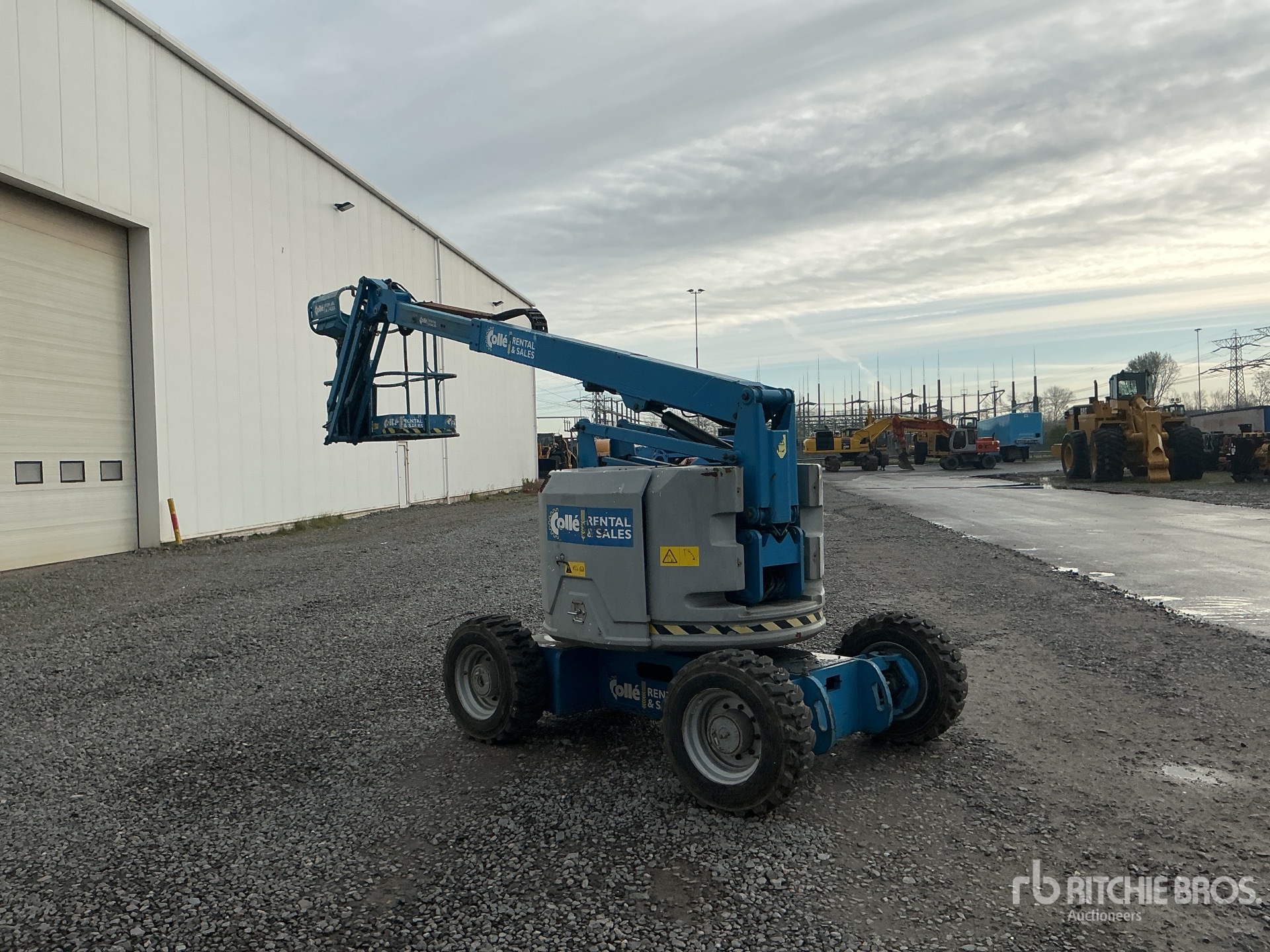 General Appearance with Picture, Right Front Corner