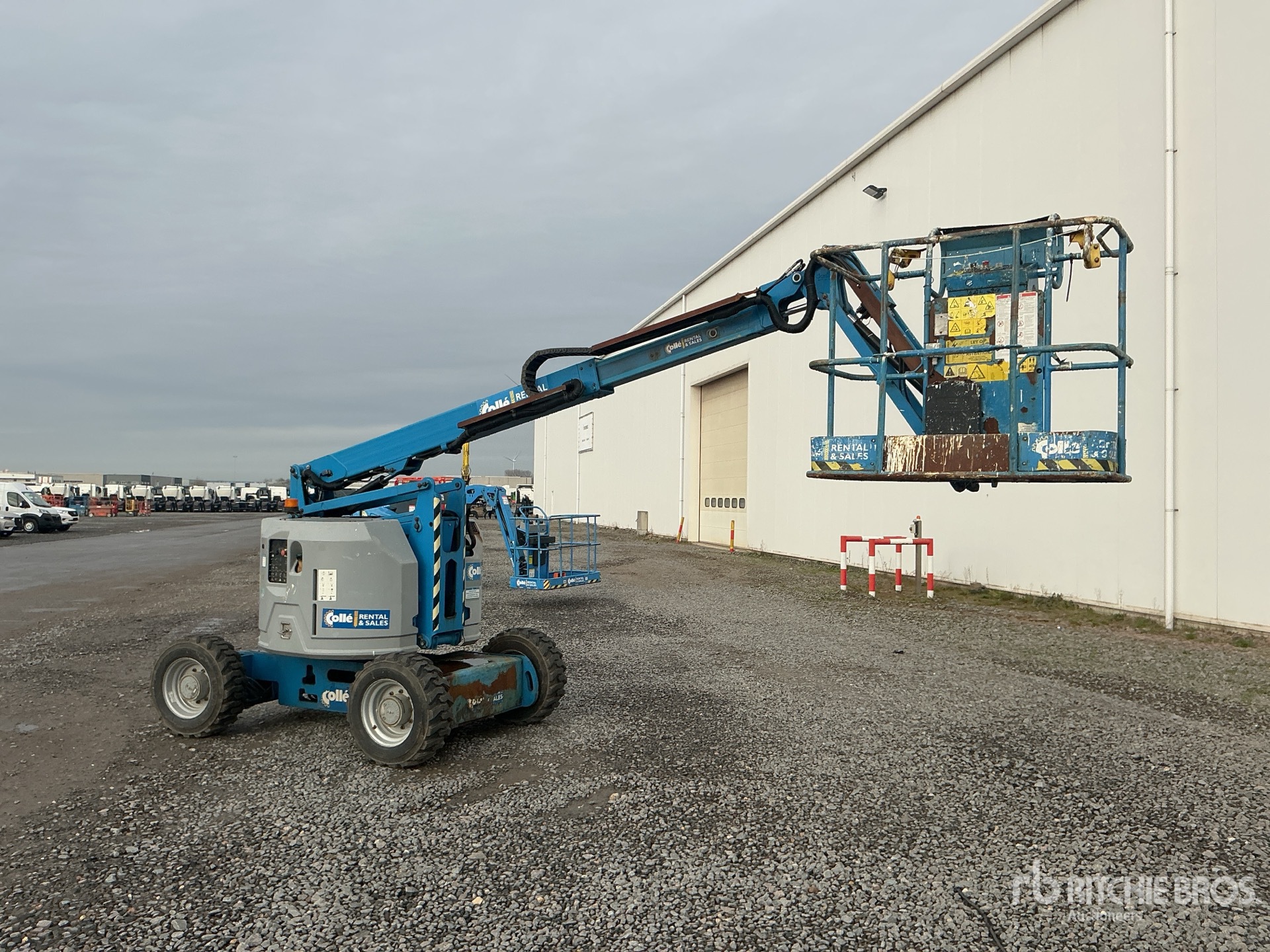 General Appearance with Picture, Left Rear Corner