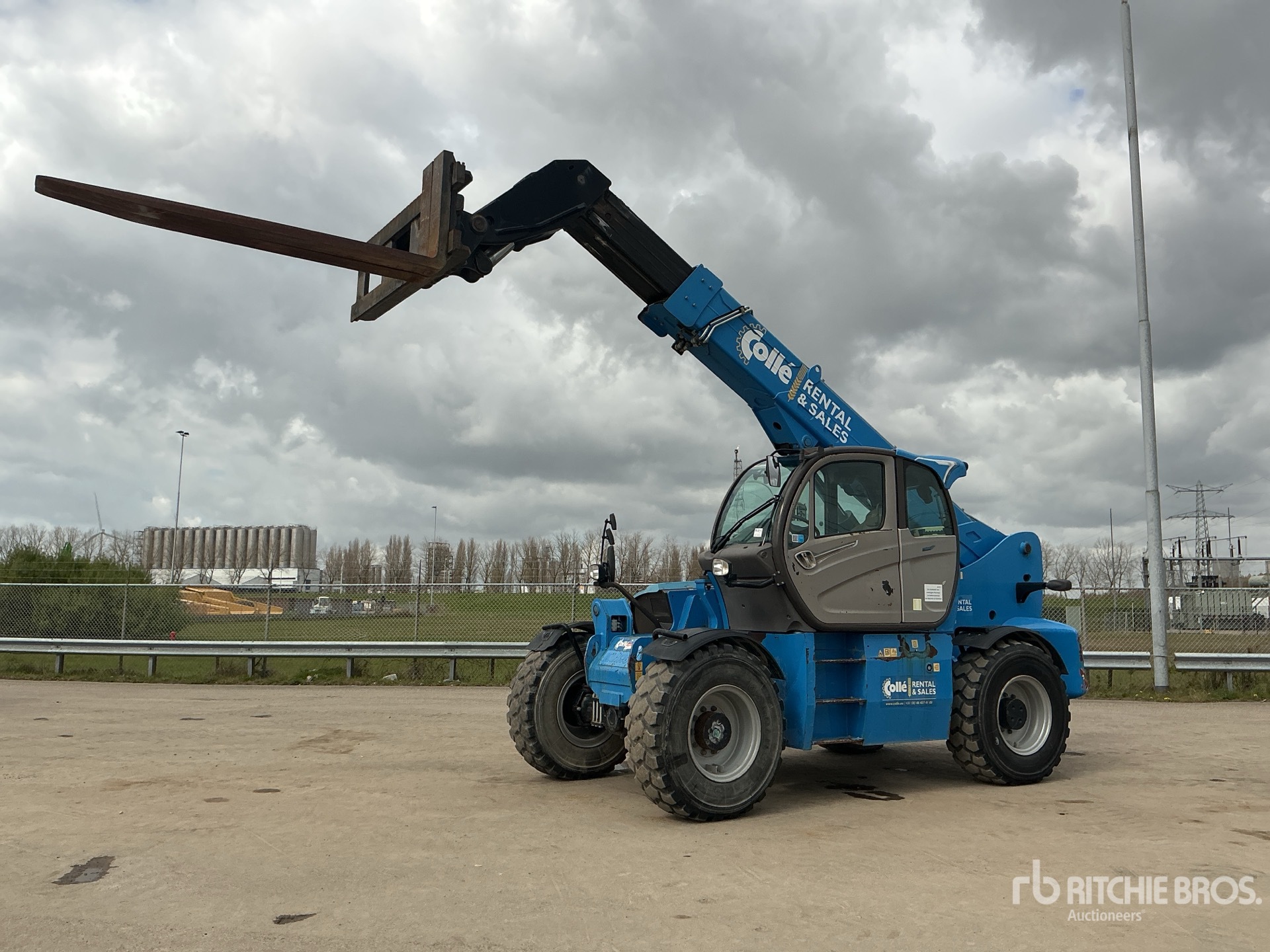 General Appearance with Picture, Left Front Corner