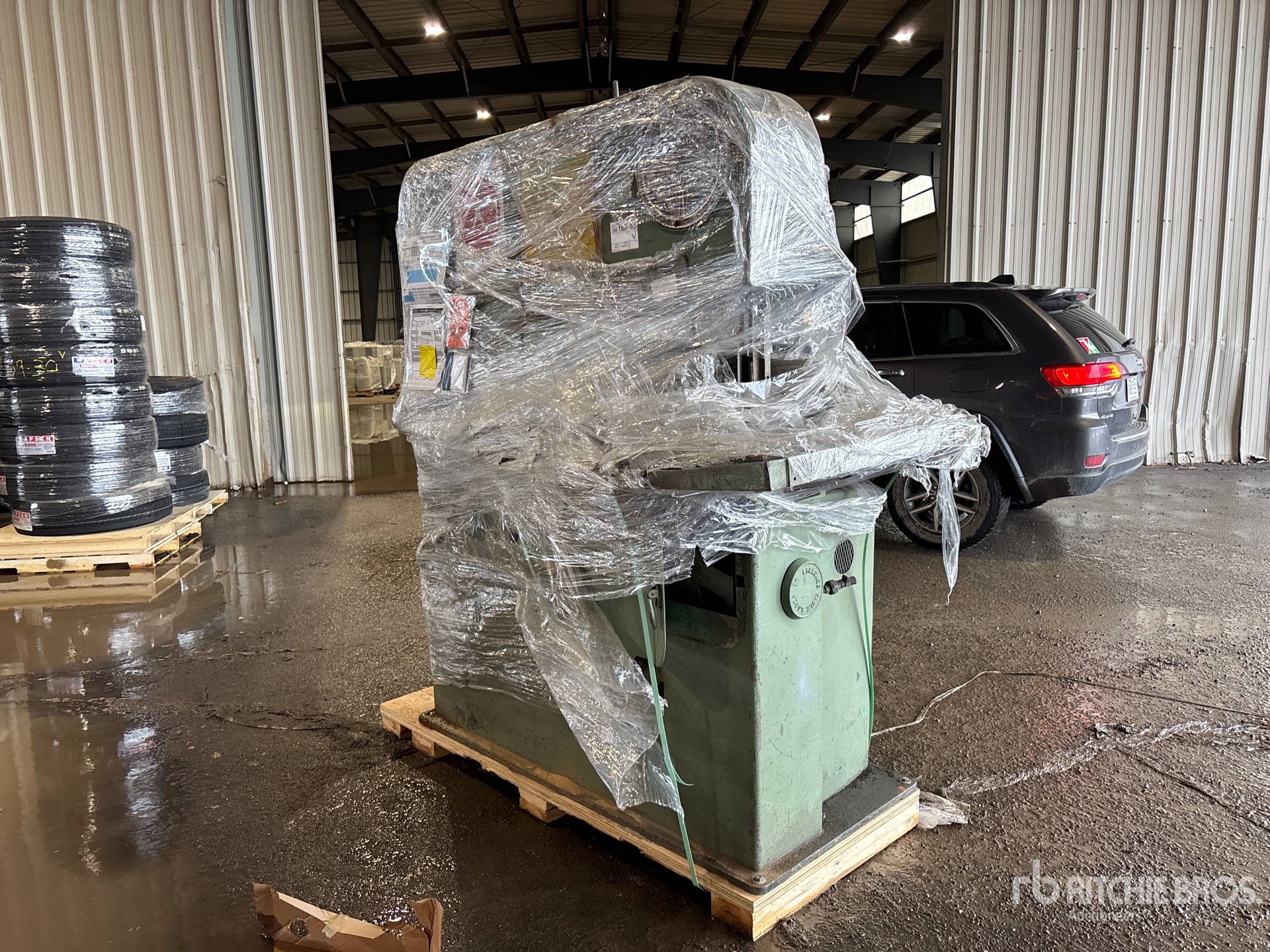 General Appearance with Bild, Ecke vorne links