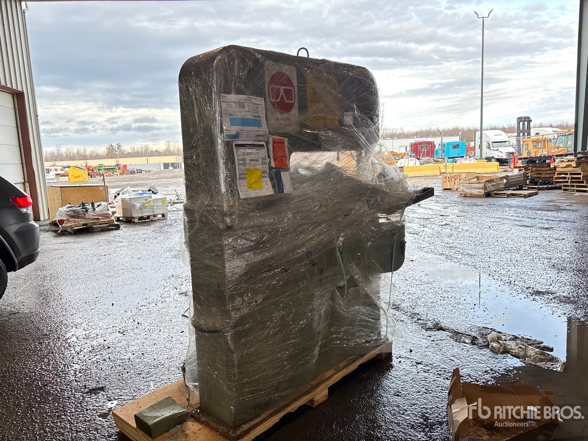 General Appearance with Bild, Ecke vorne rechts