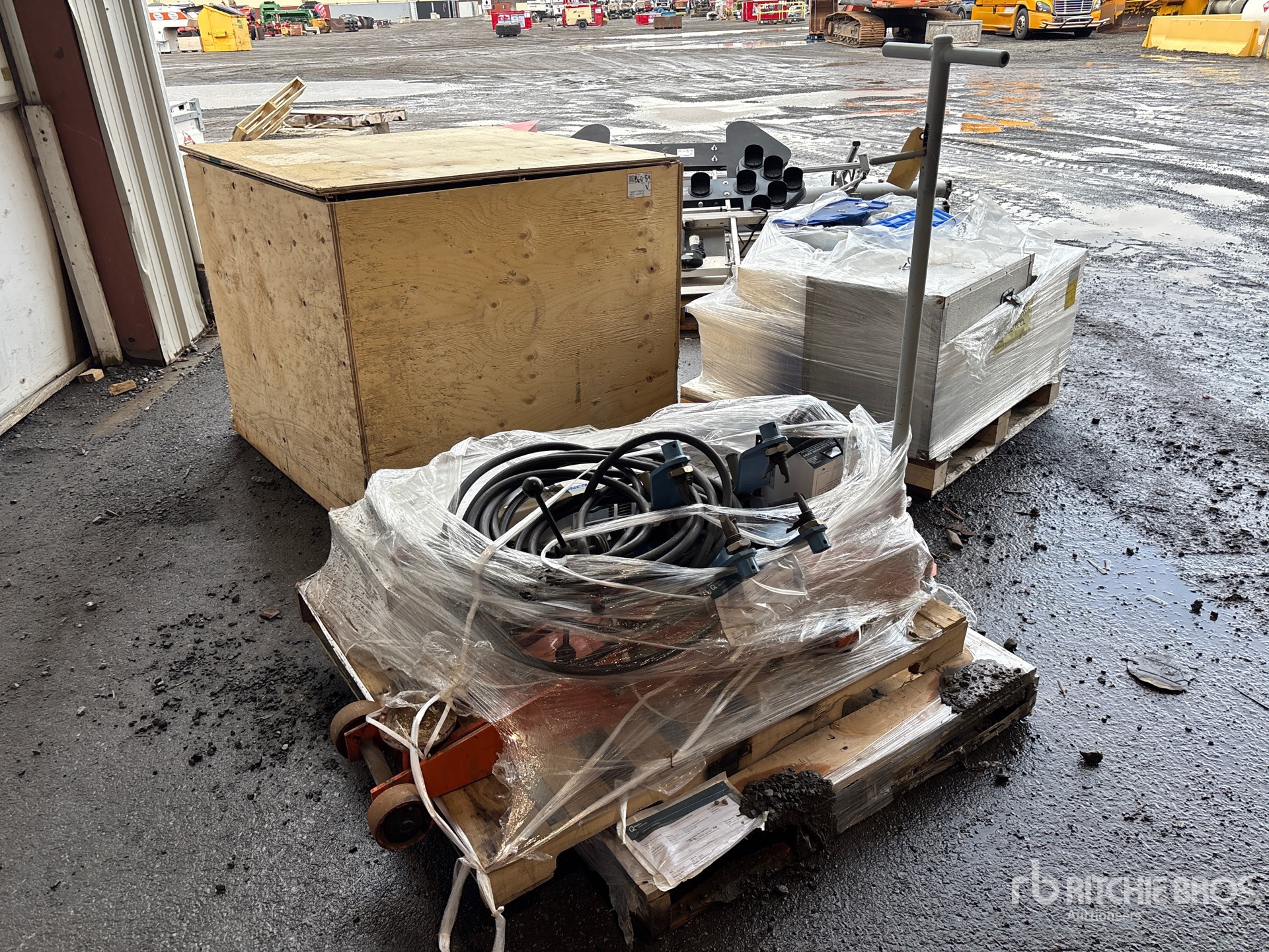 General Appearance with Bild, Ecke vorne rechts