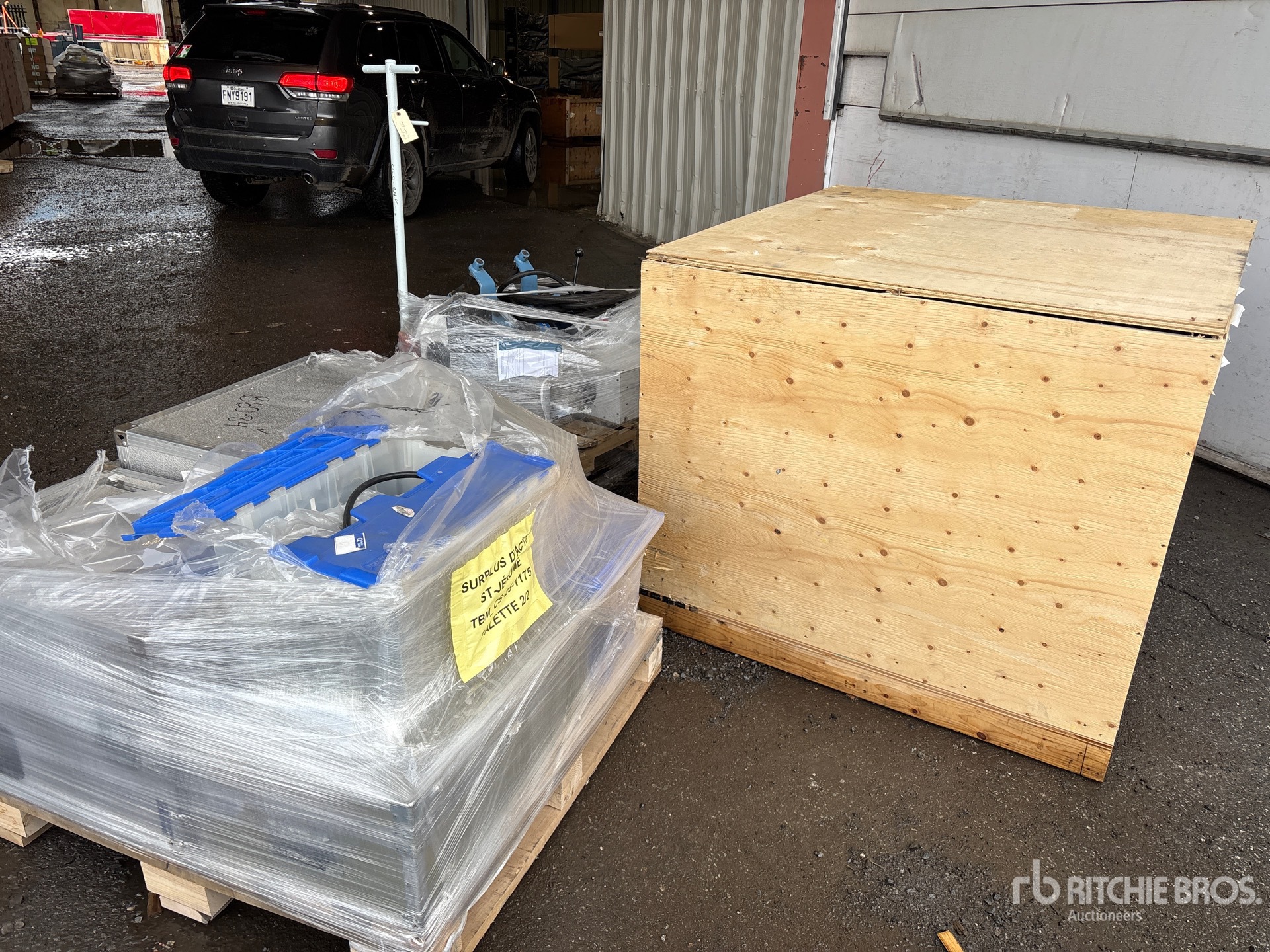 General Appearance with Bild, Ecke hinten links