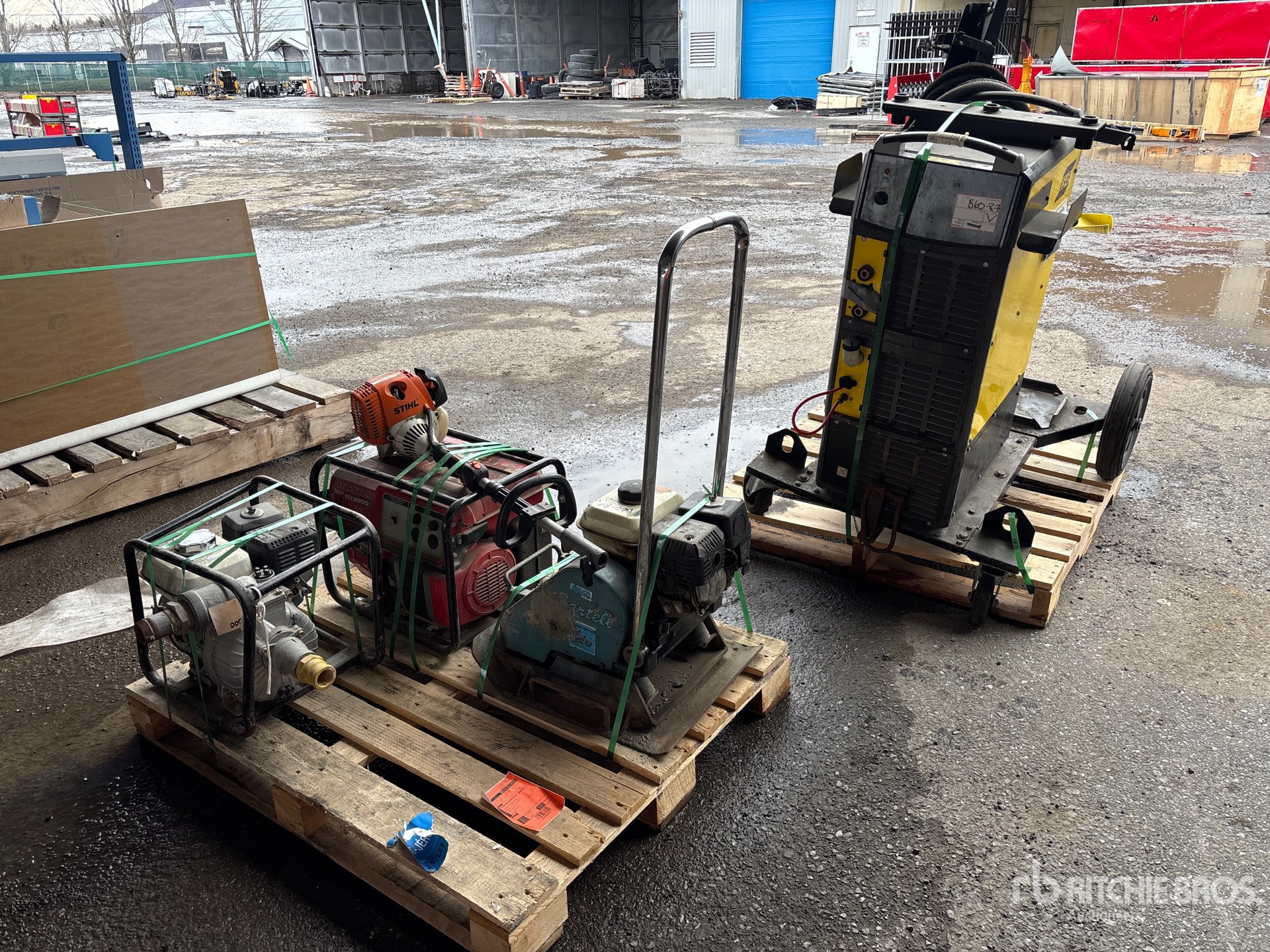 General Appearance with Bild, Ecke hinten links