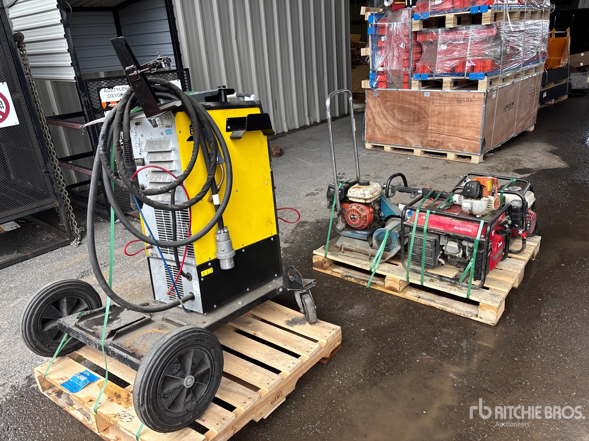 General Appearance with Bild, Ecke vorne rechts