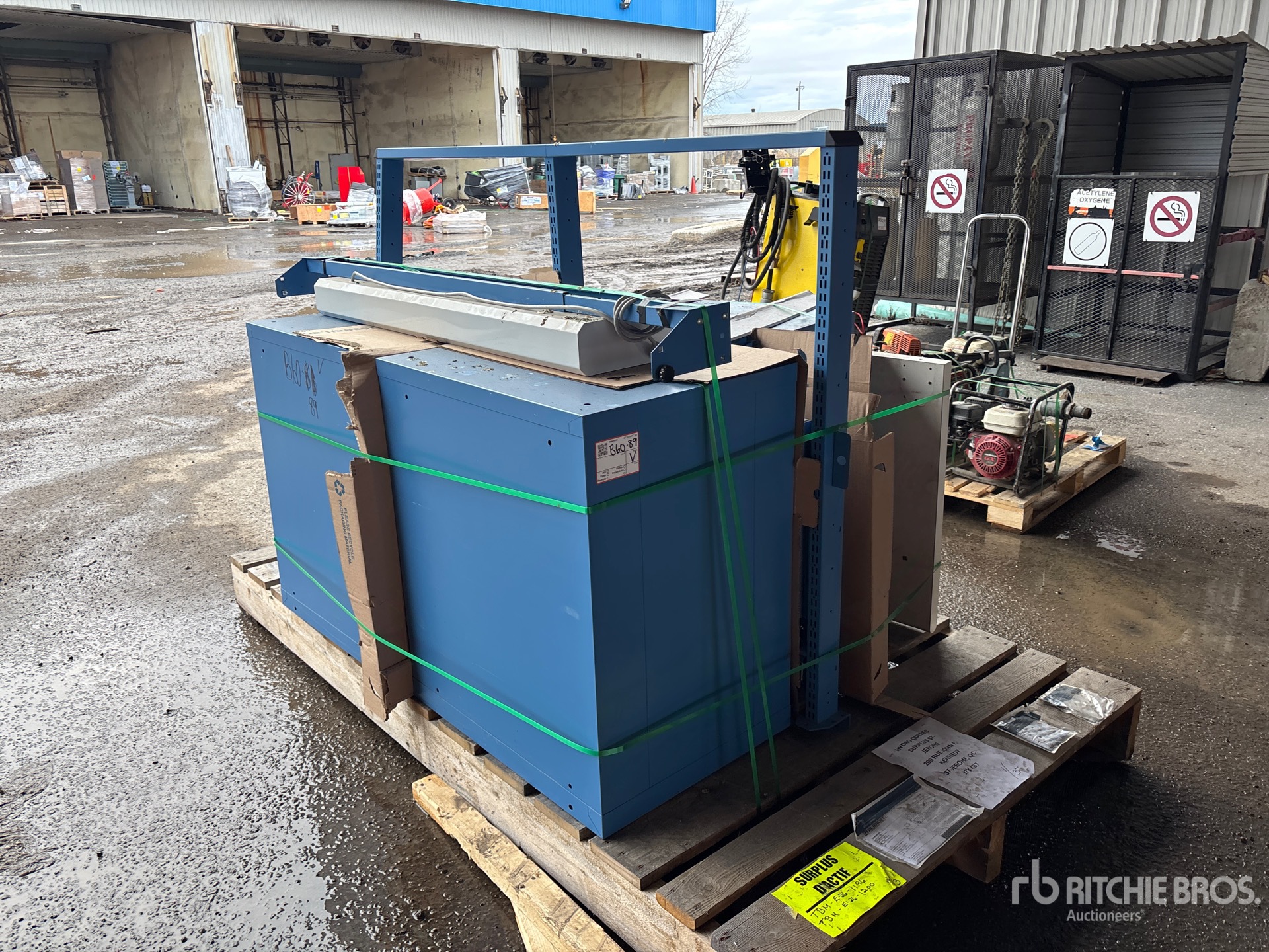 General Appearance with Picture, Right Front Corner