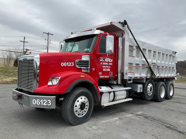 2015 Freightliner S122D 8x4 Tri/A Dump Truck