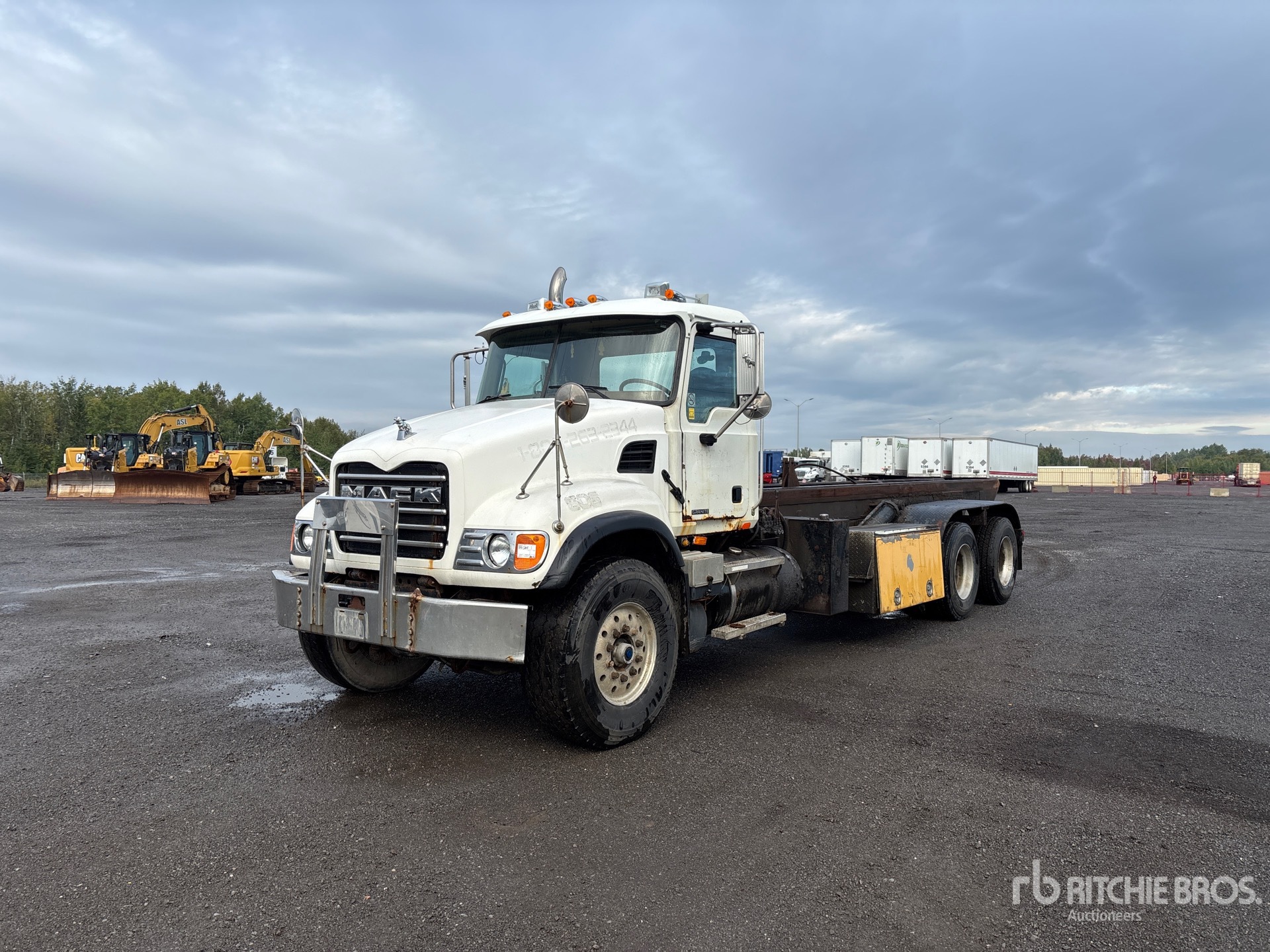 Photo of 2005 Mack CV713 GRANITE