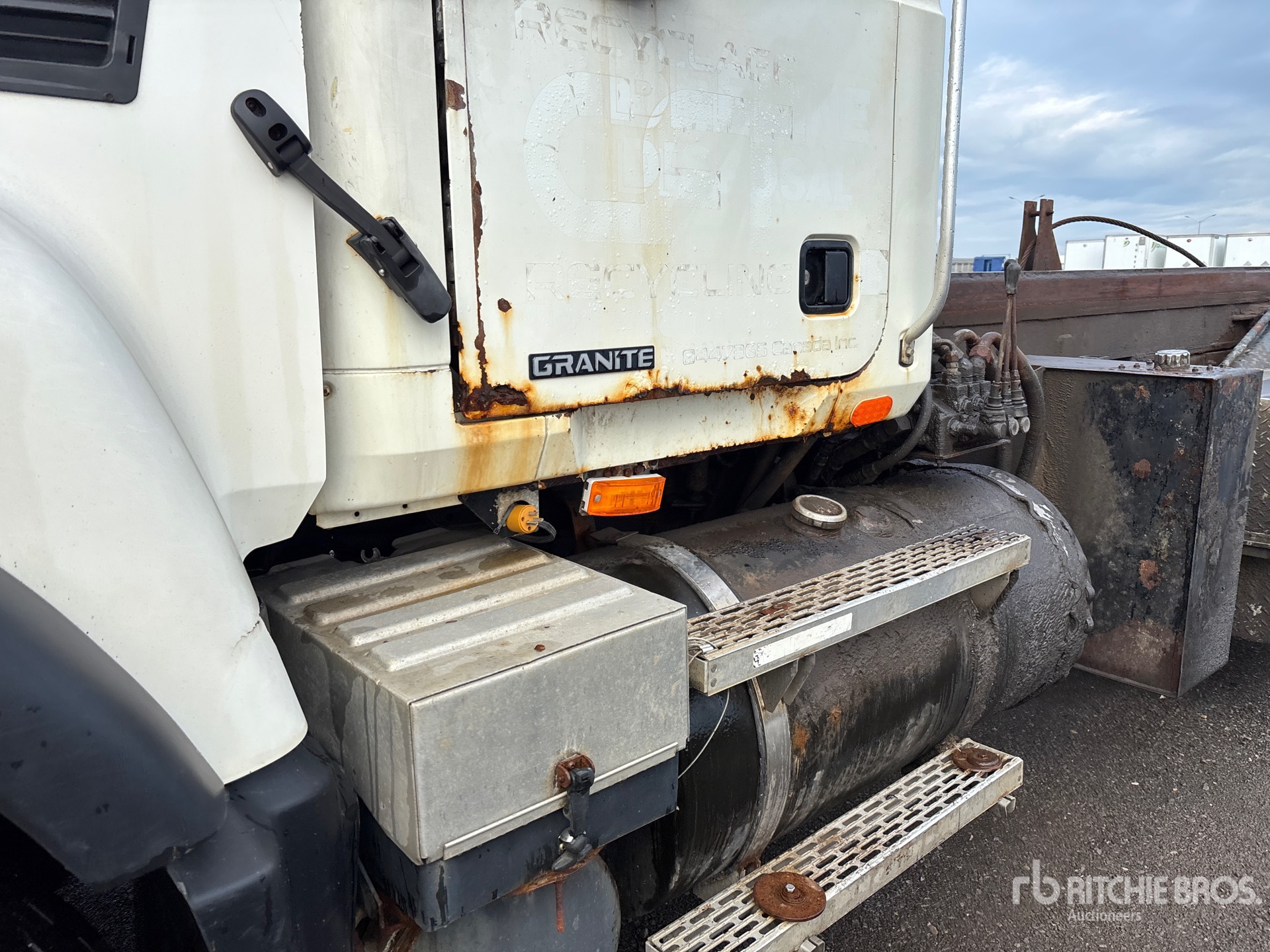 2005 Mack CV713 GRANITE