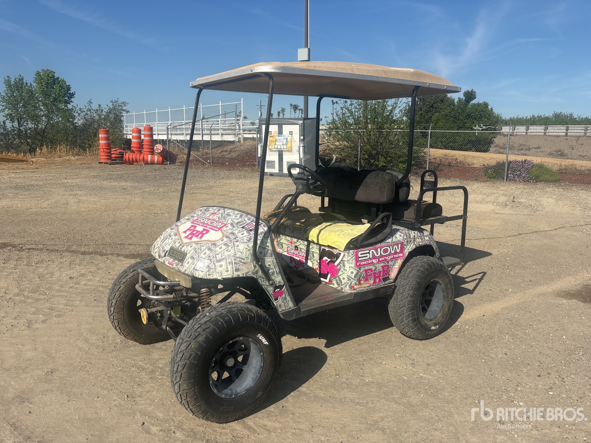 General Appearance with Foto, angolo anteriore sinistro