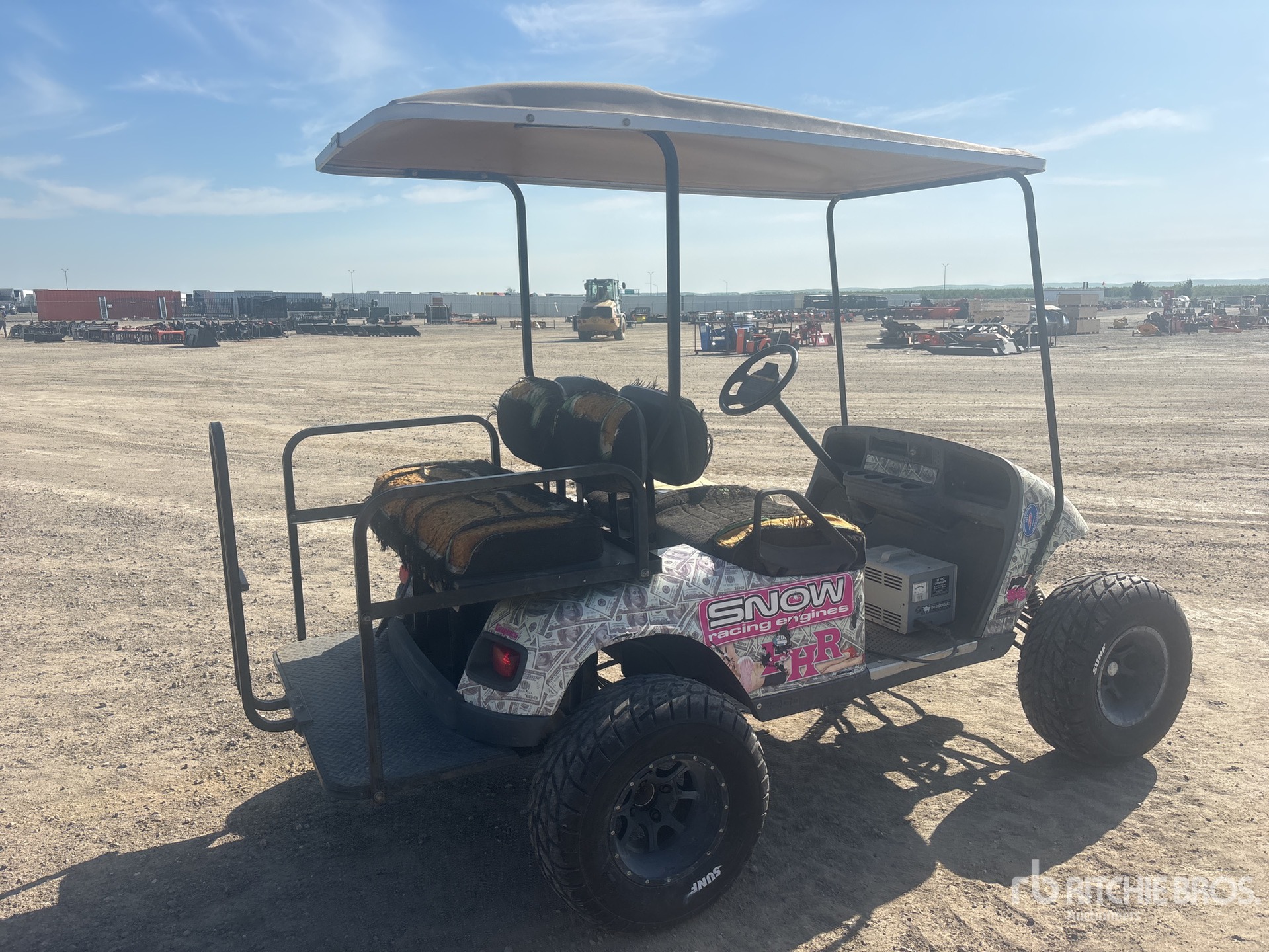 General Appearance with Foto, angolo anteriore sinistro