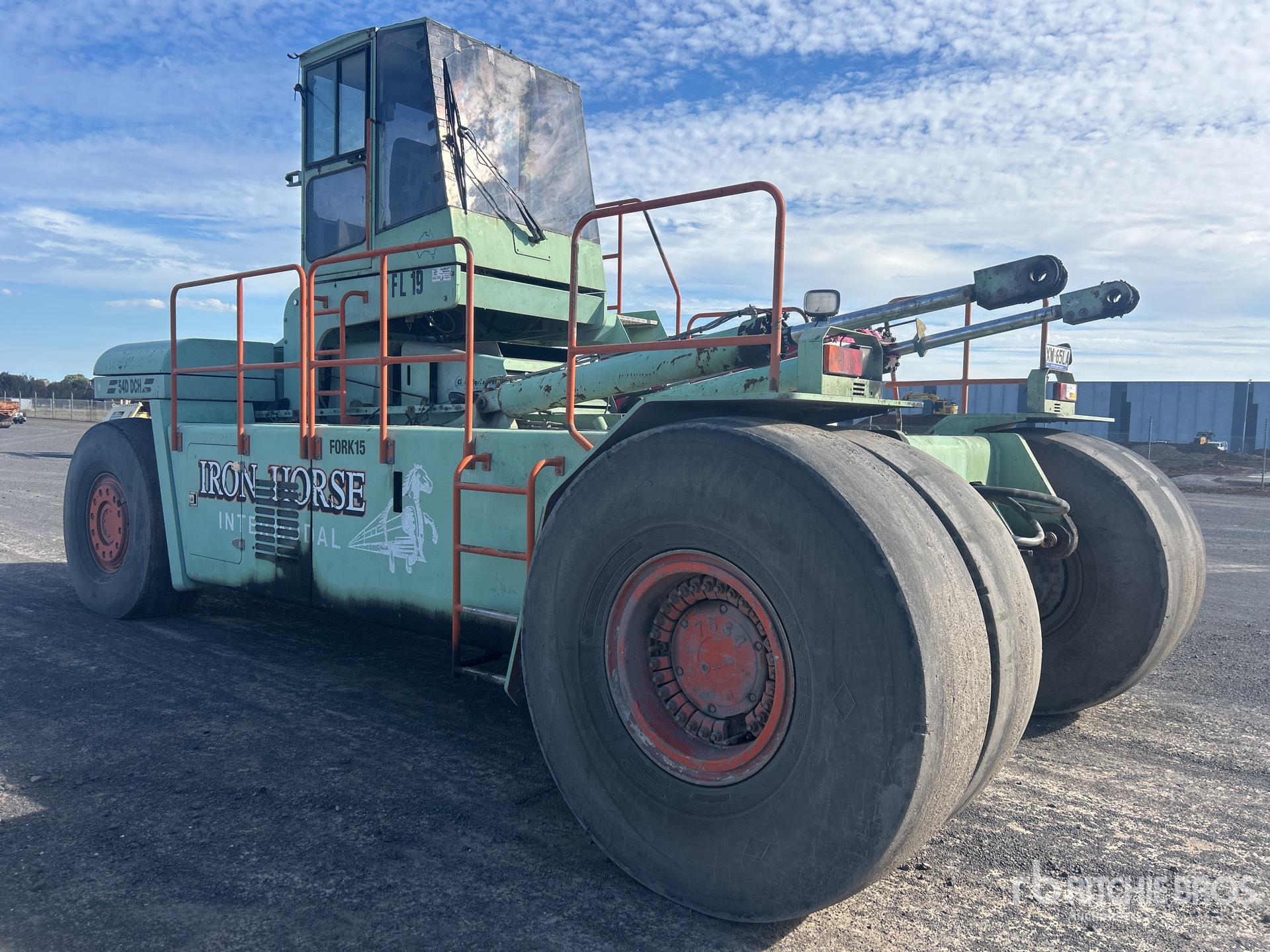 General Appearance with Picture, Right Front Corner