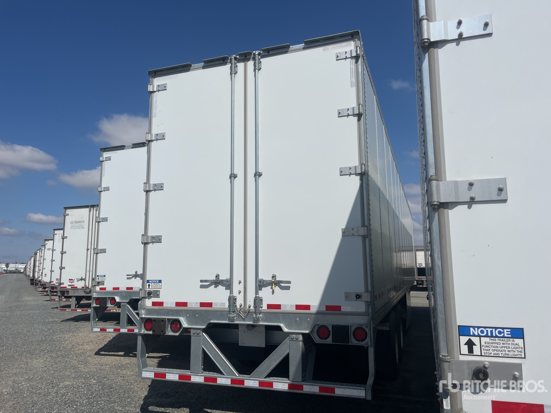 Aspect général with Image, coin arrière droit