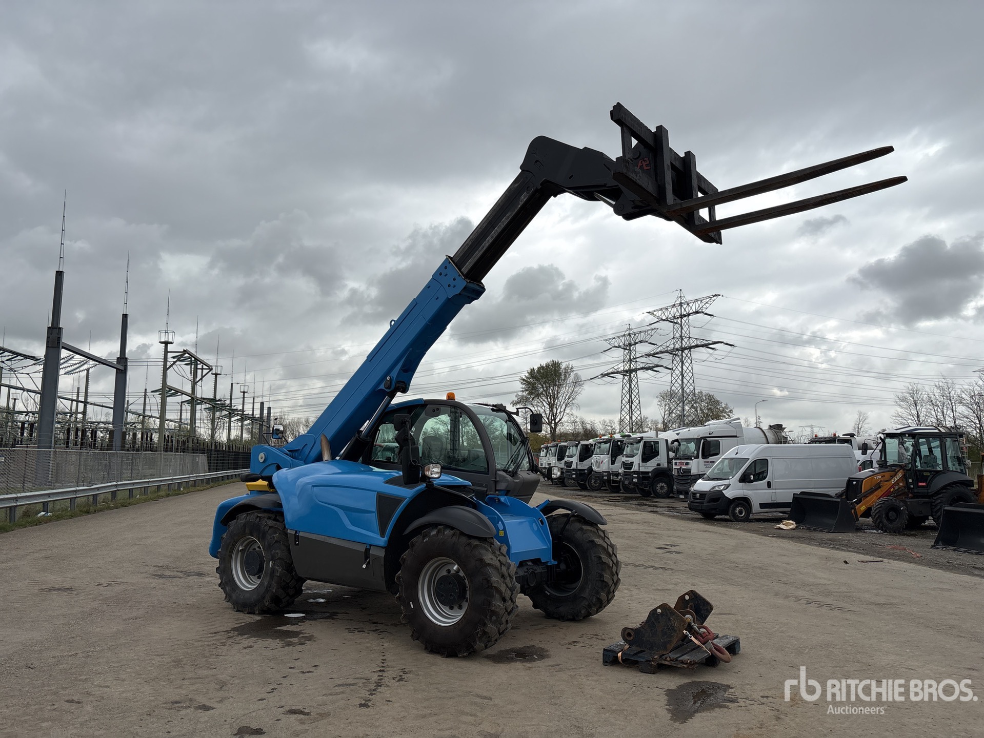 General Appearance with Picture, Right Front Corner