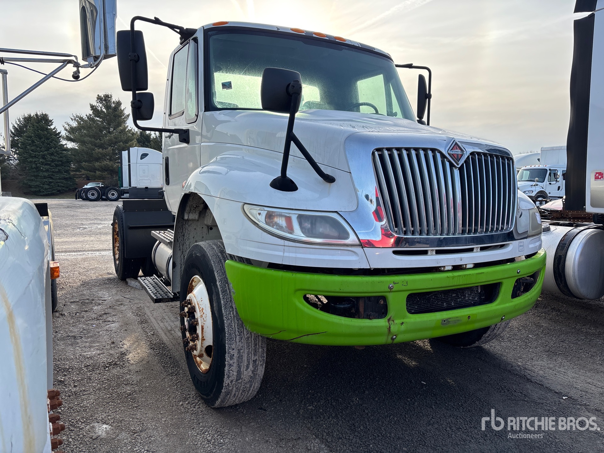 General Appearance with Picture, Right Front Corner