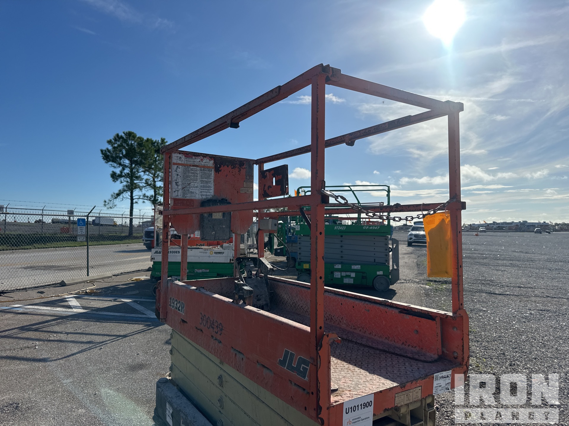 2017 JLG 1932R
