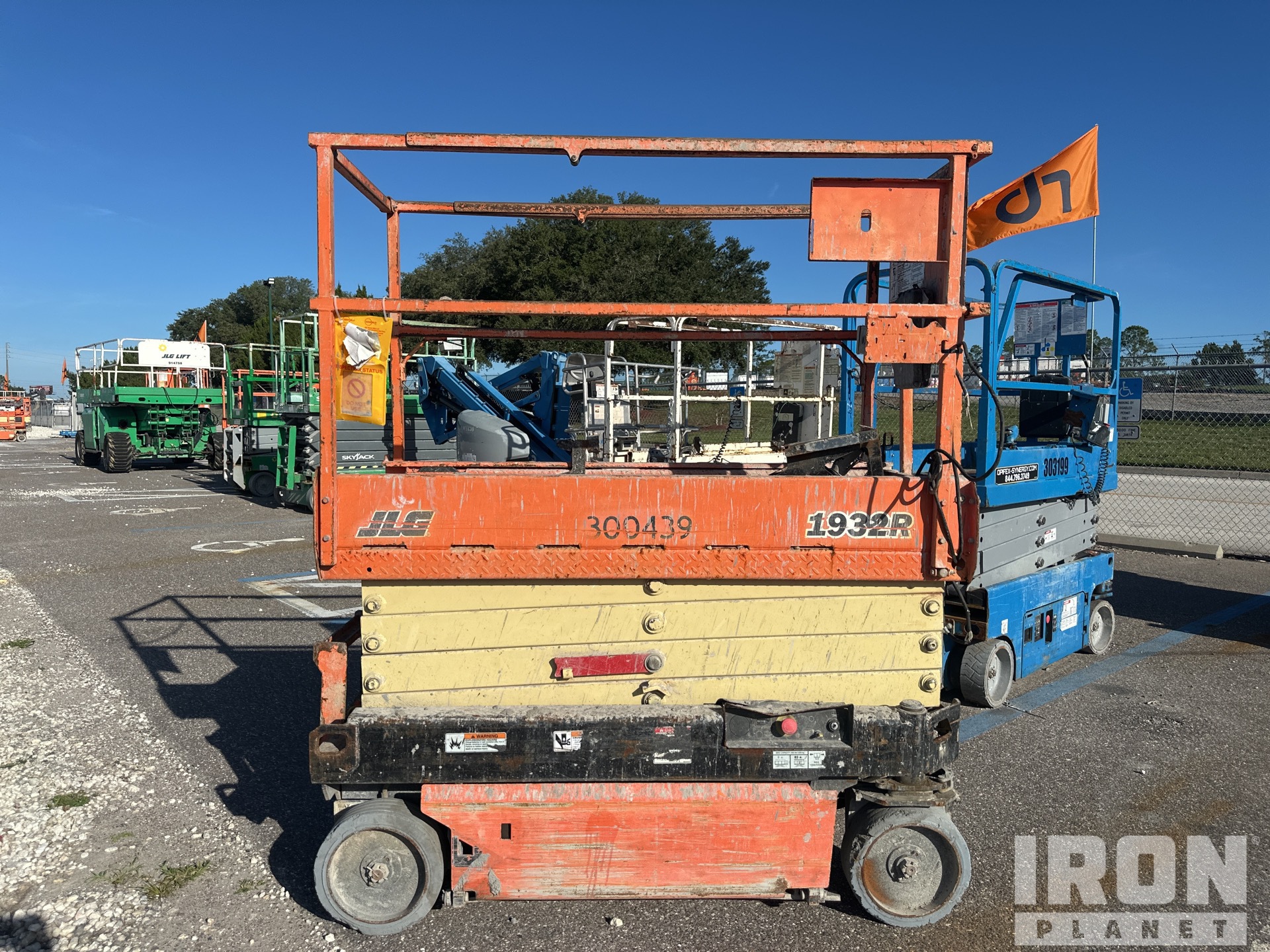 2017 JLG 1932R