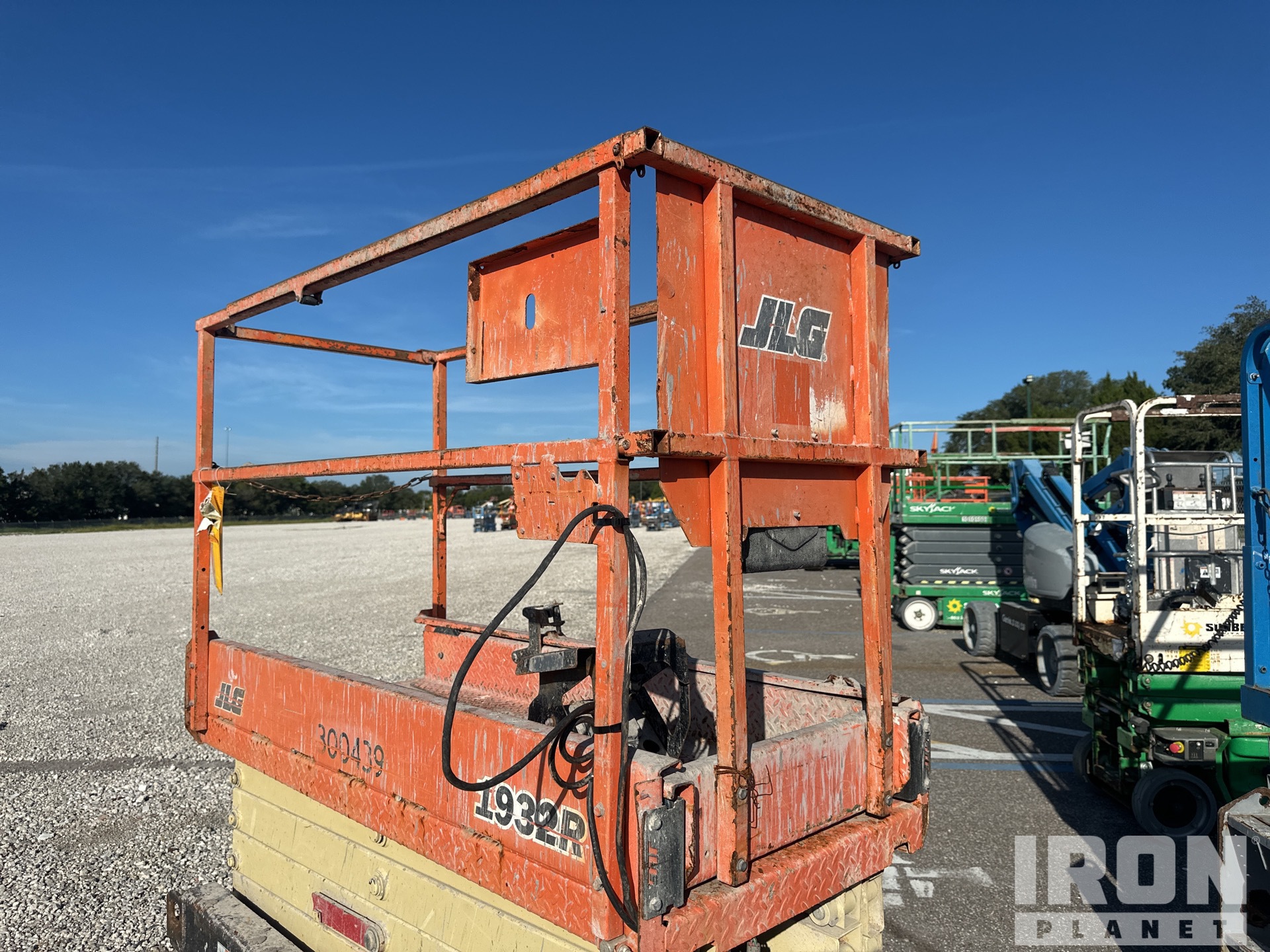 2017 JLG 1932R