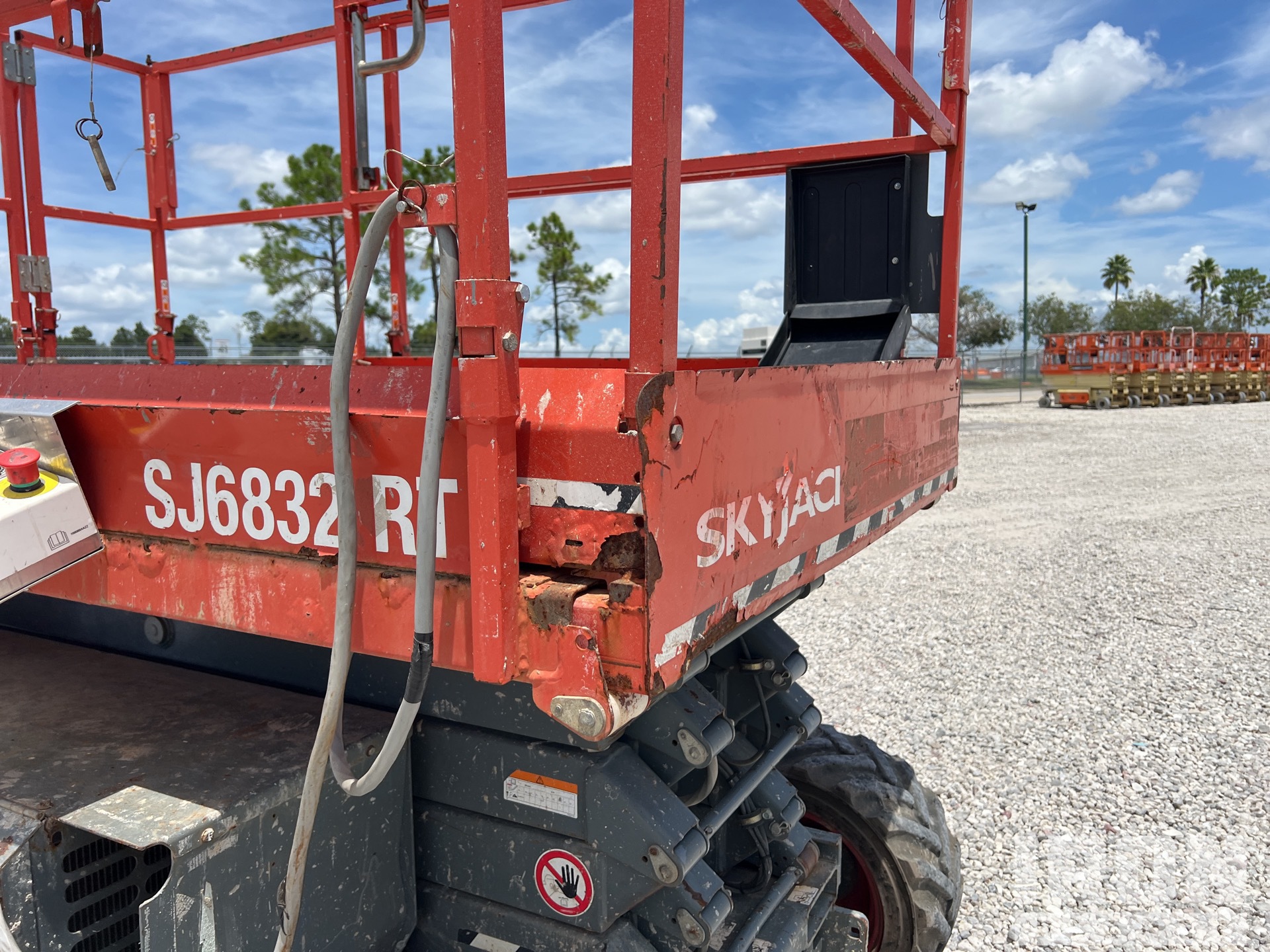 2018 Skyjack SJ6832RT
