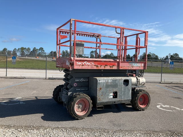 2018 Skyjack SJ6832RT 4x4 Dual Fuel Scissor Lift