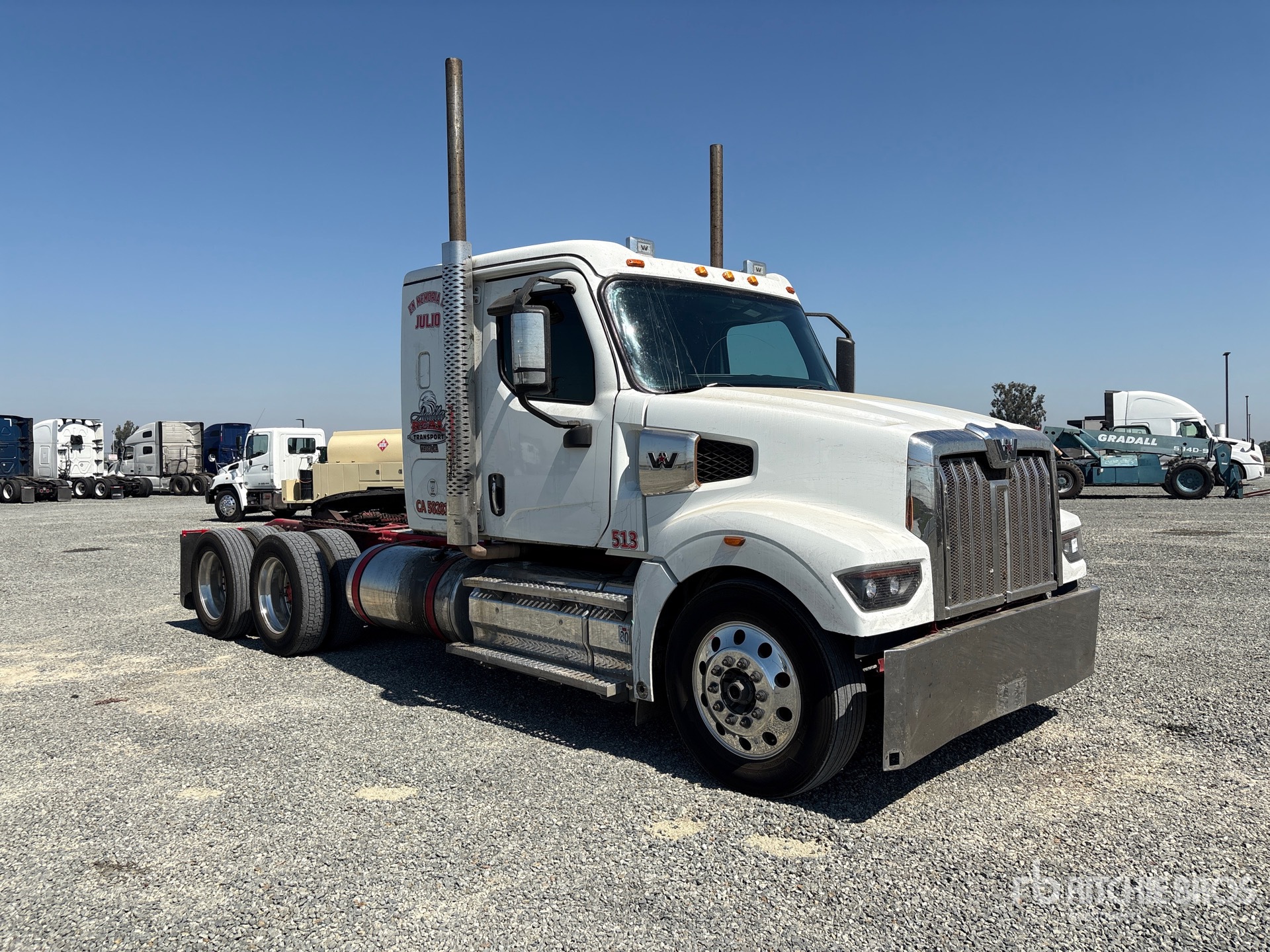 General Appearance with Bild, Ecke vorne rechts