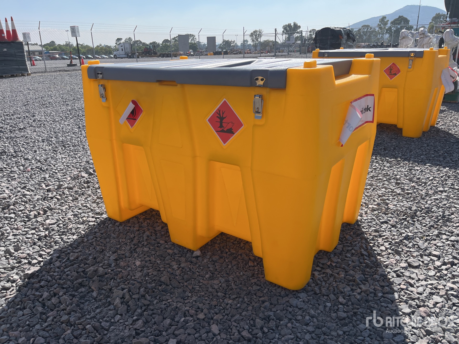 General Appearance with Foto, angolo posteriore sinistro