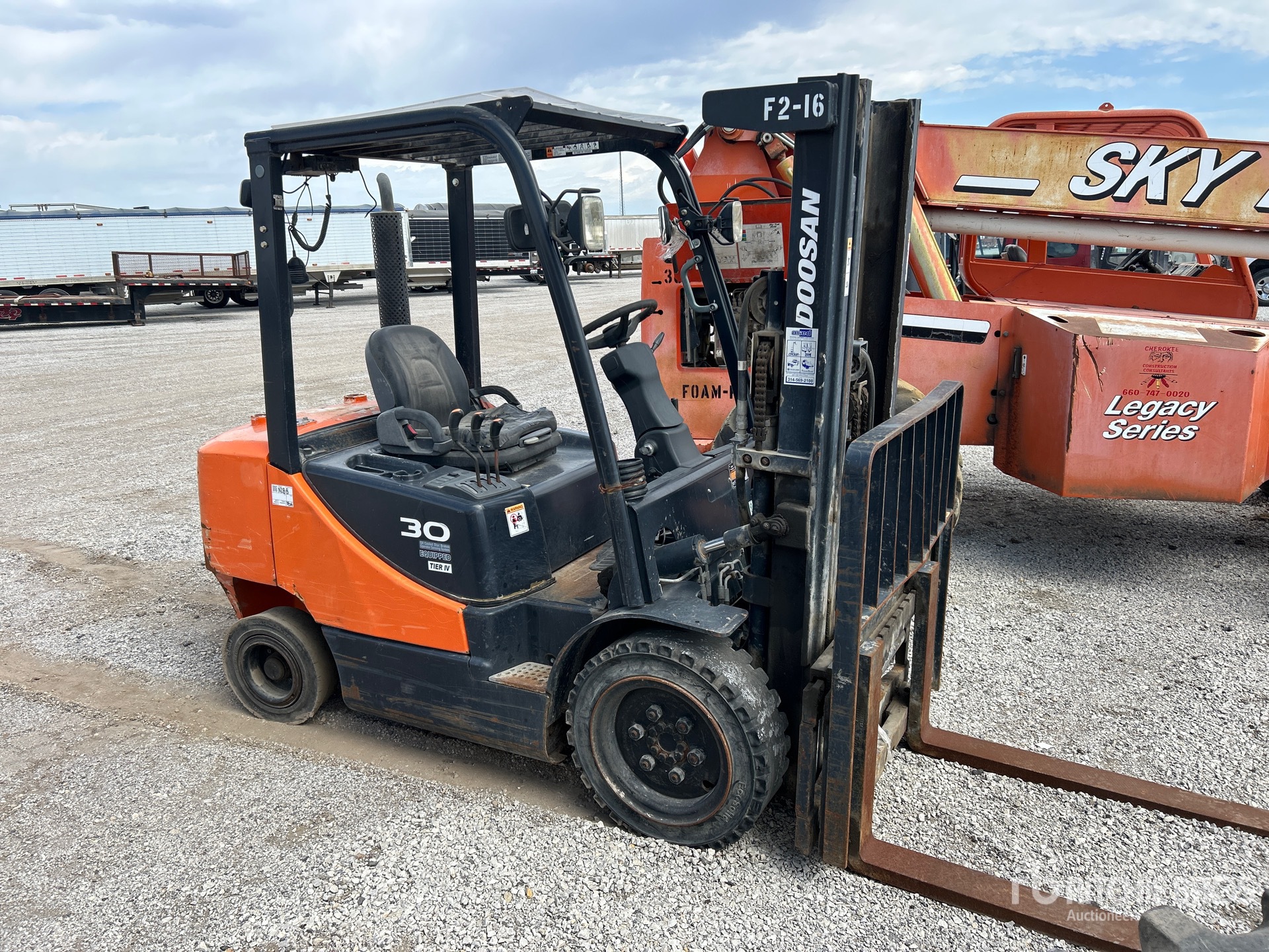 General Appearance with Picture, Right Front Corner