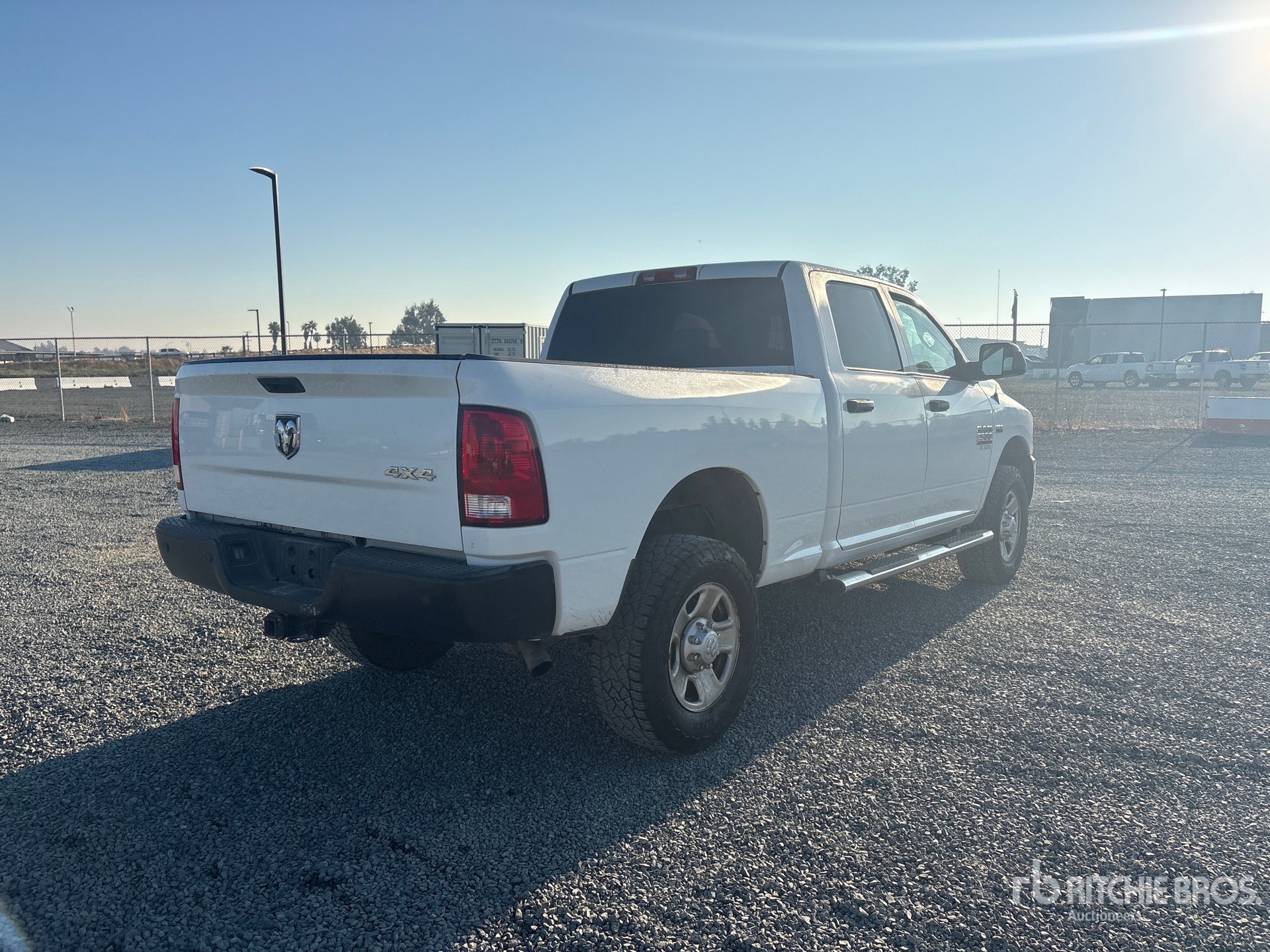 General Appearance with Foto, angolo anteriore sinistro