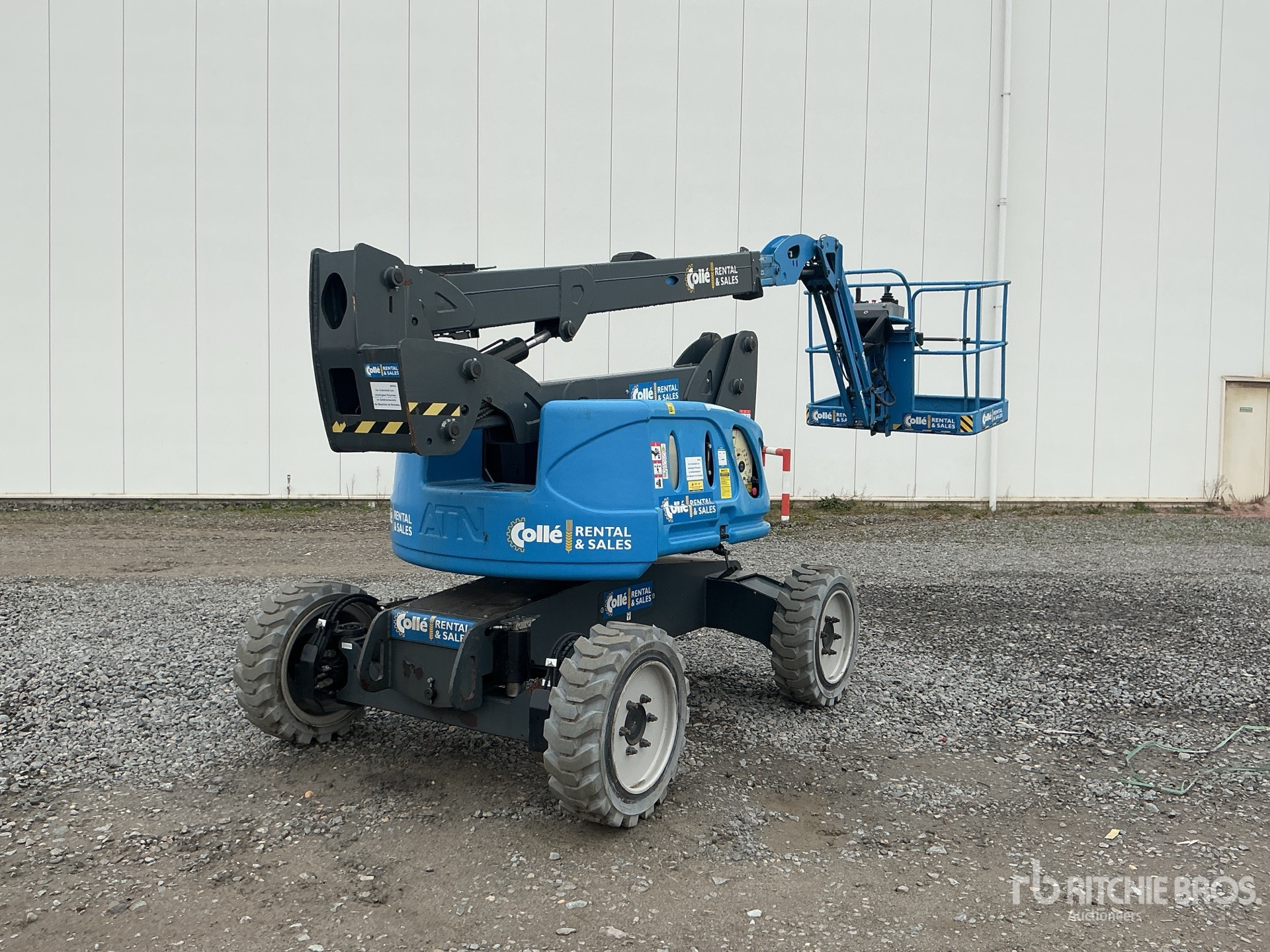 General Appearance with Picture, Left Front Corner