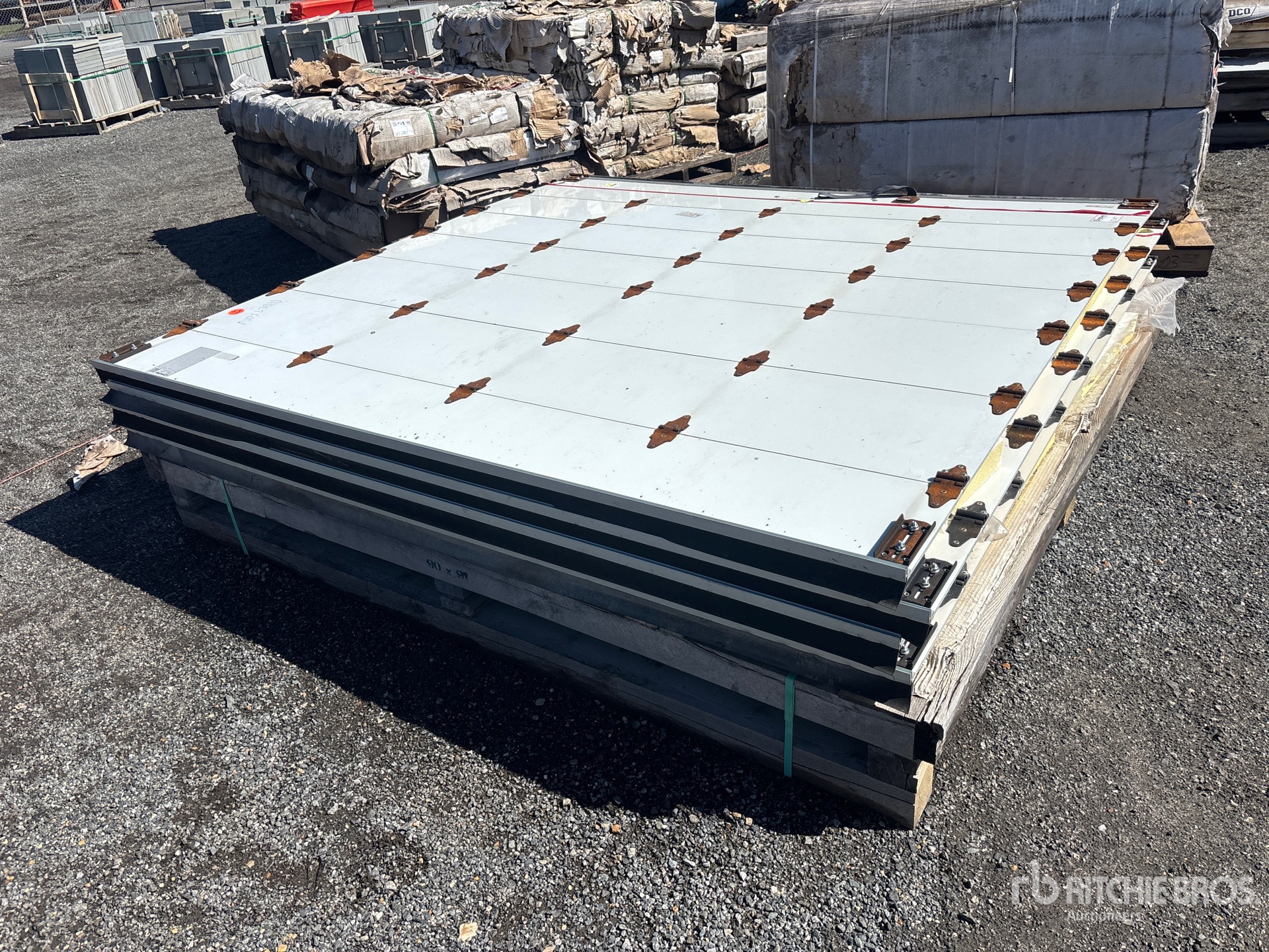 General Appearance with Bild, Ecke vorne links