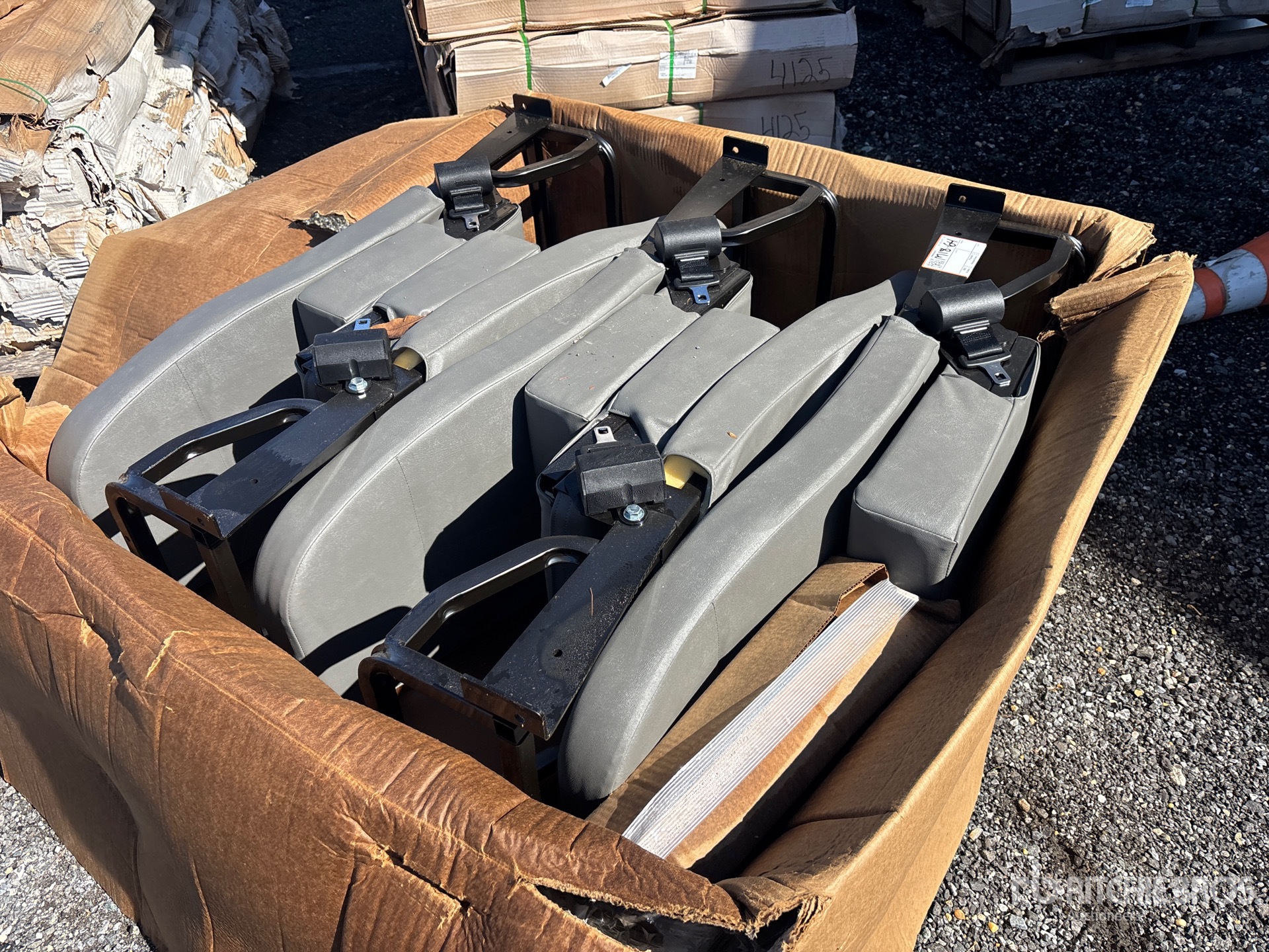 General Appearance with Bild, Ecke vorne links